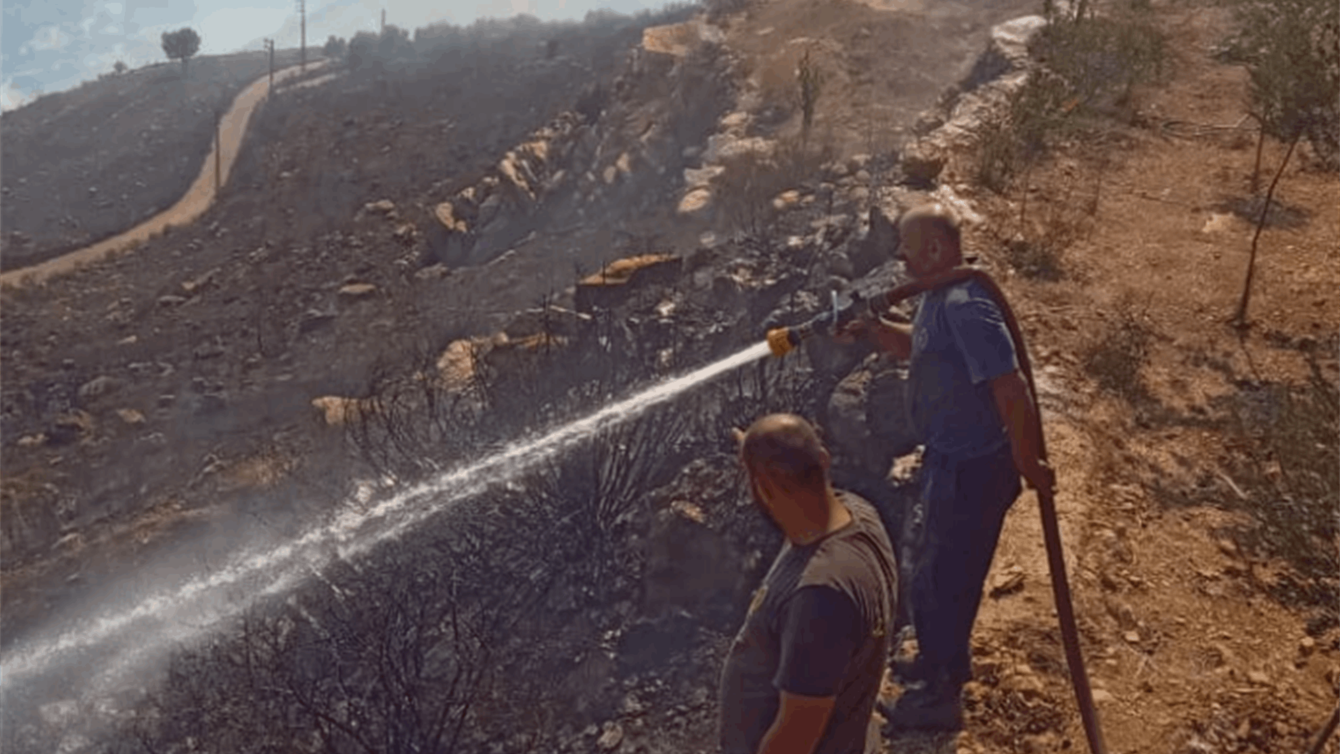 إستمرار عمليات إخماد الحرائق في خراج بلدة بسابا