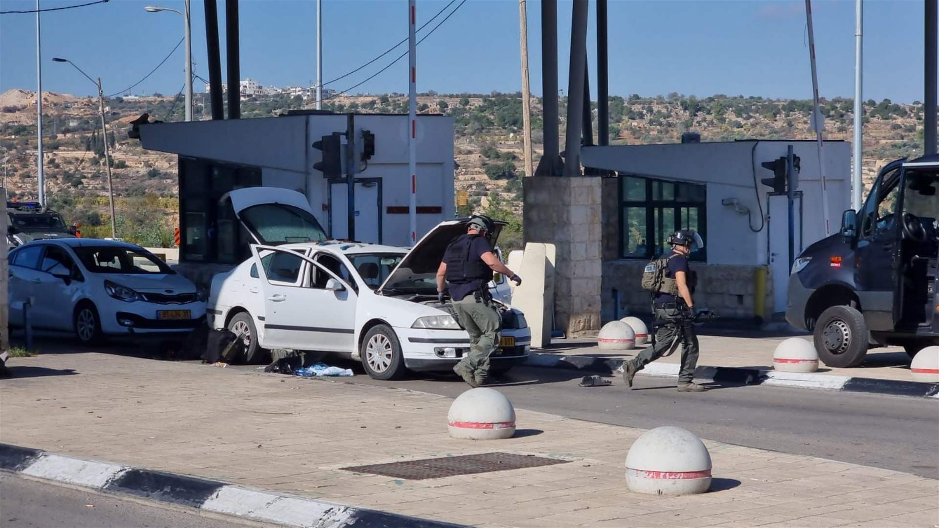 Several injured among Israeli security forces in an attack near Jerusalem