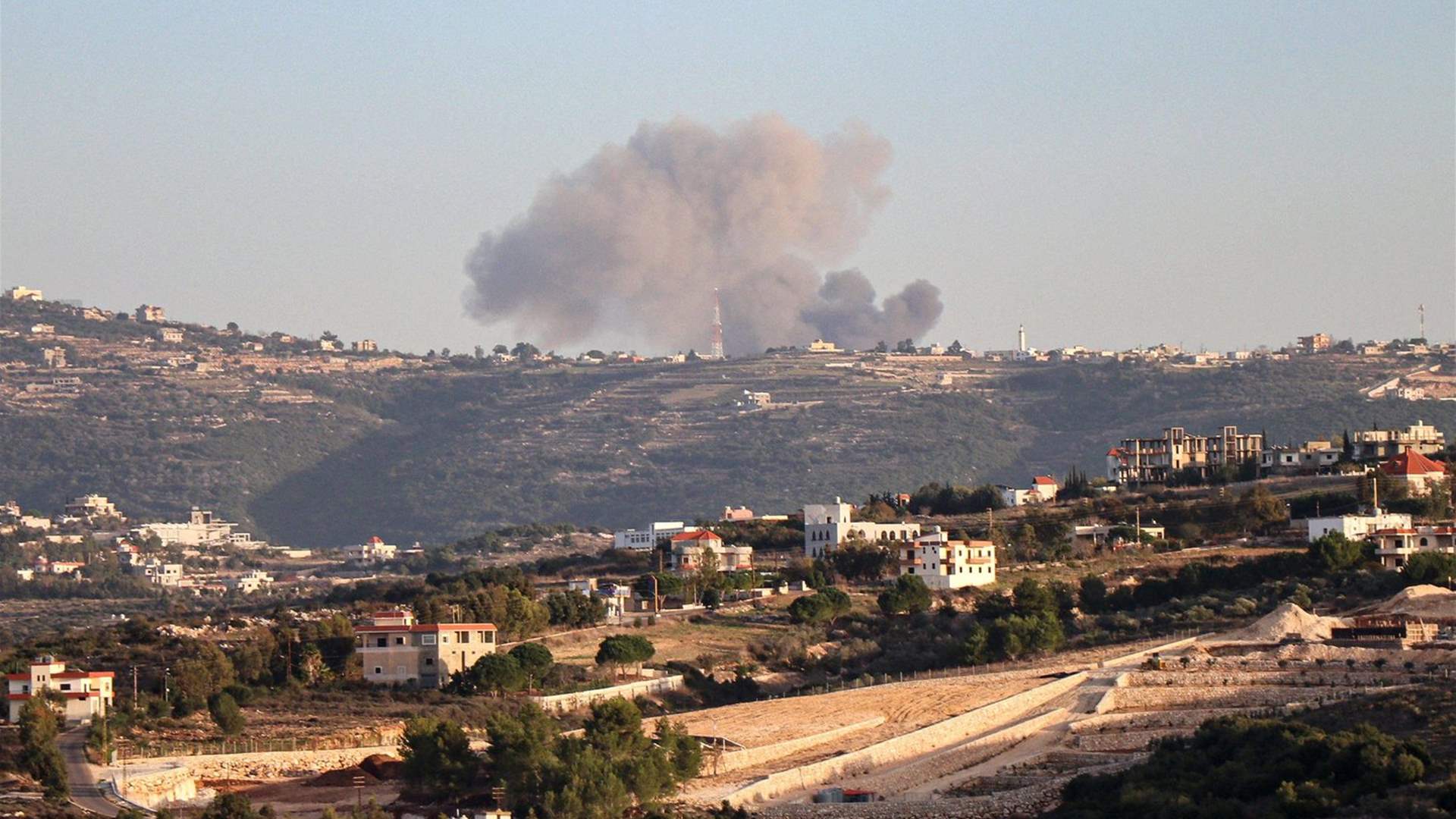 One Lebanese Army soldier killed by an Israeli shelling targeting their position