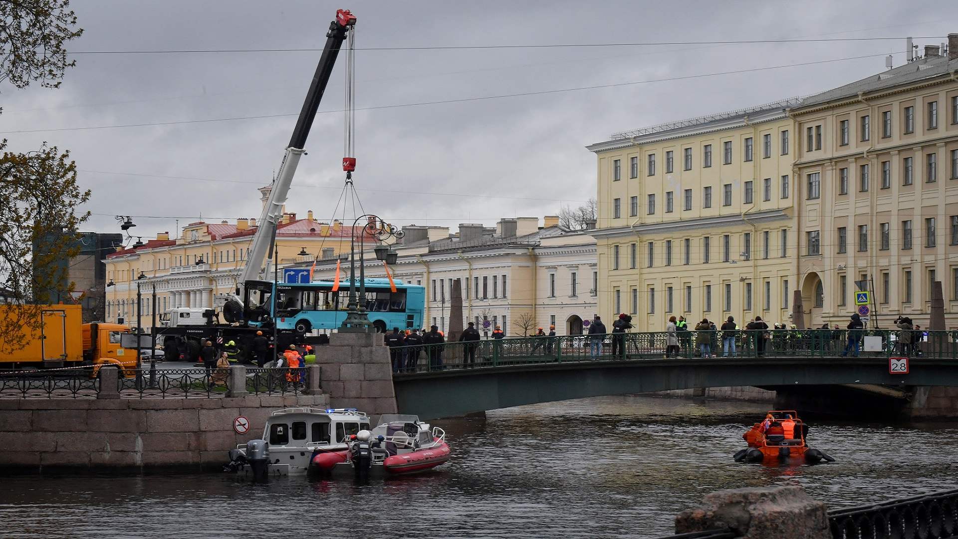 سبعة قتلى جراء سقوط حافلة في نهر بمدينة سان بطرسبرغ