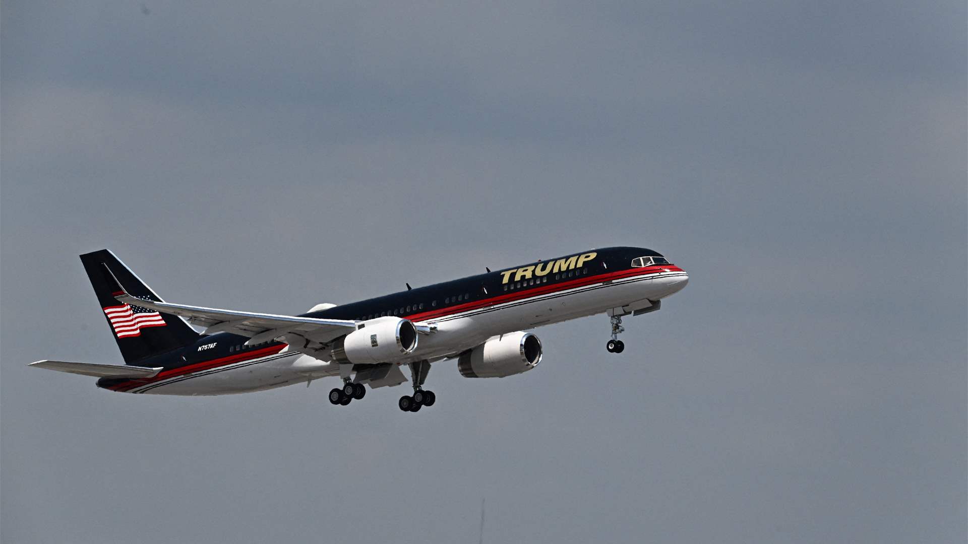 Trump&#39;s Boeing 757 clipped corporate jet at West Palm Beach airport, Reuters source says