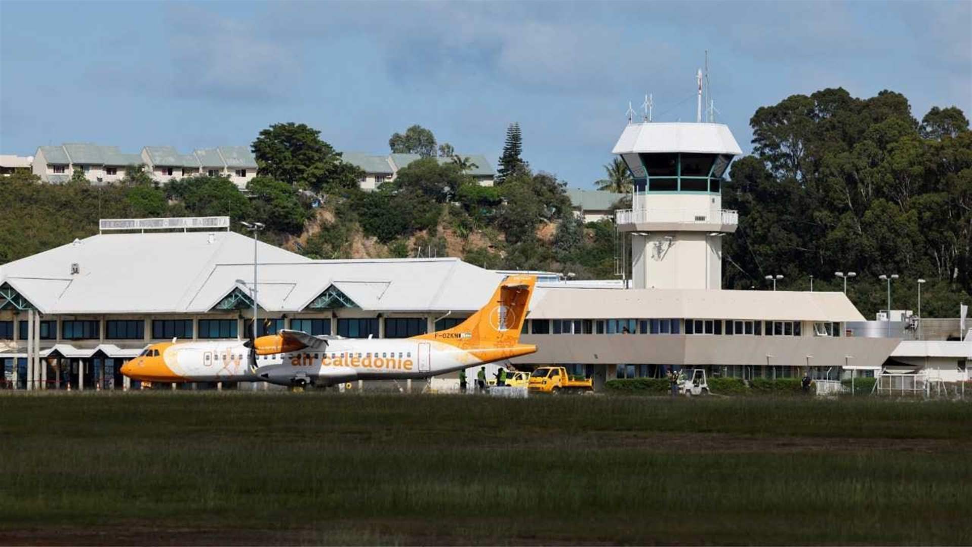 تمديد إغلاق مطار نوميا في كاليدونيا الجديدة أمام الرحلات التجارية حتى الأحد المقبل