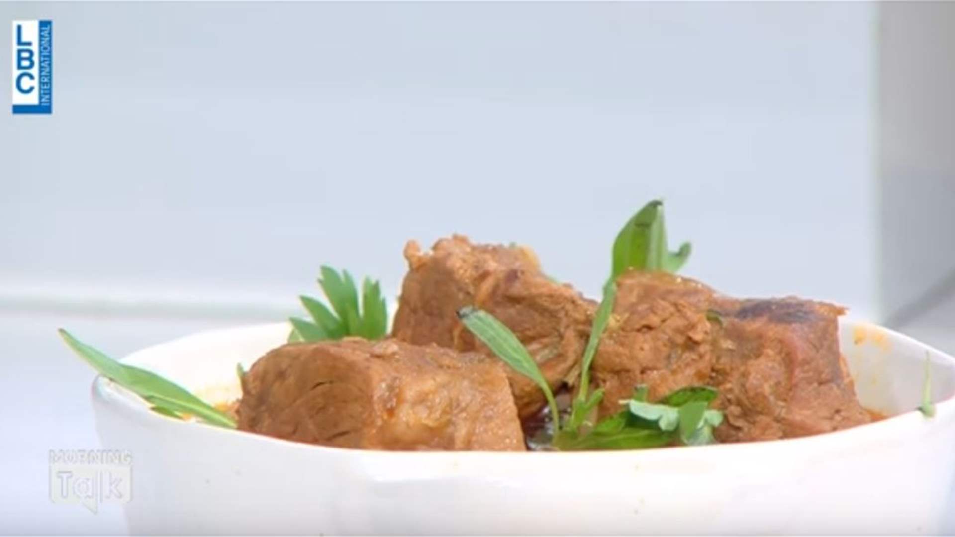 تعرّفوا على طريقة تحضير طبق كاسرول لحم البقر وسلطة العدس الفرنسية مع الشيف فادي زغيب! (فيديو)