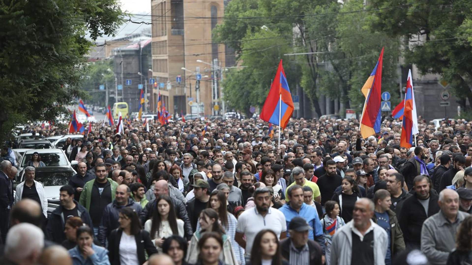 Three thousand people protest in Armenia to denounce Pashinyan&#39;s concession of land to Azerbaijan