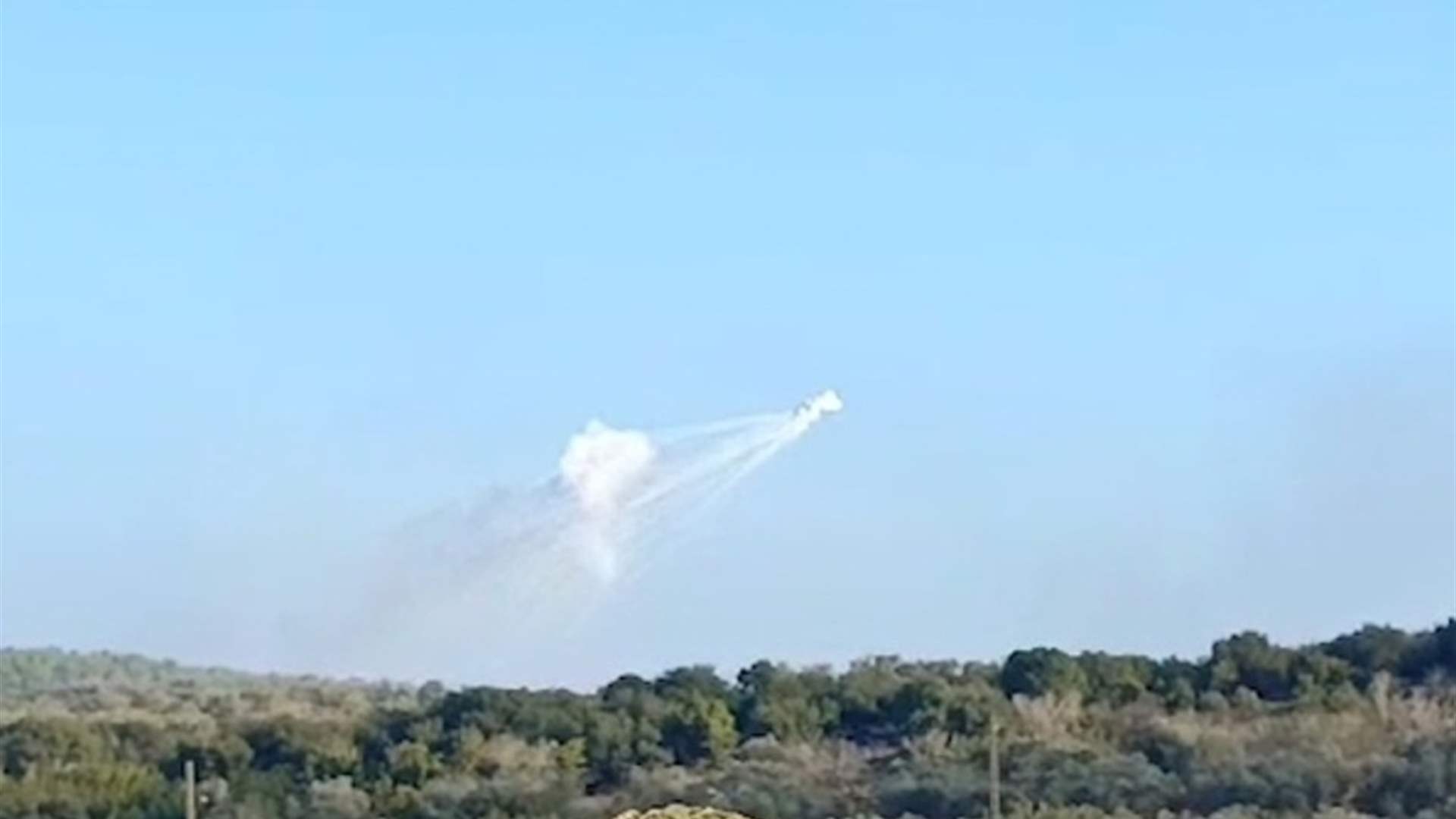 NNA: Phosphorus bombing sparks blaze in Markaba, southern Lebanon