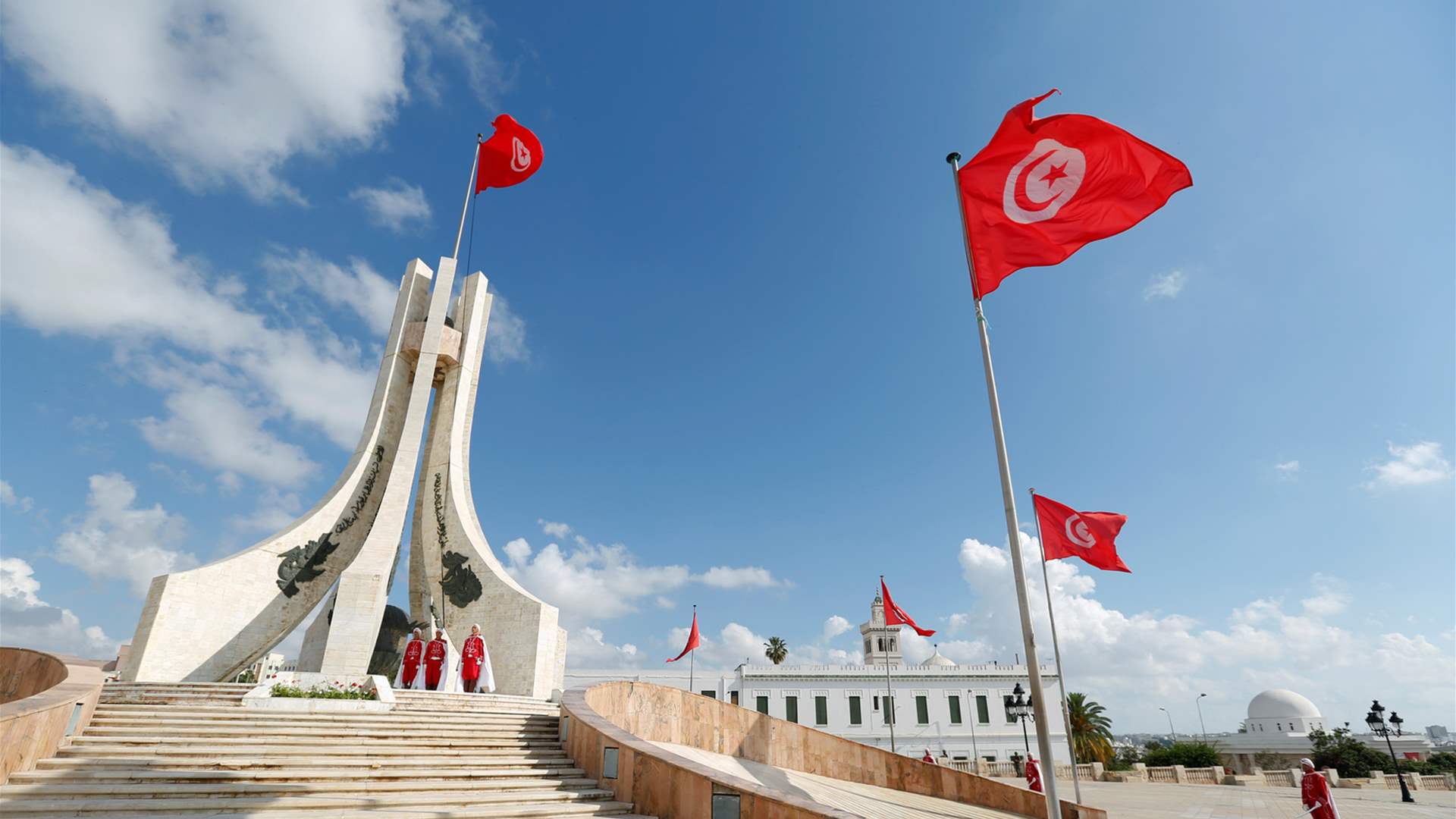 الرئيس التونسيّ يقيل وزير الشؤون الدينية إثر وفاة 49 حاجًا