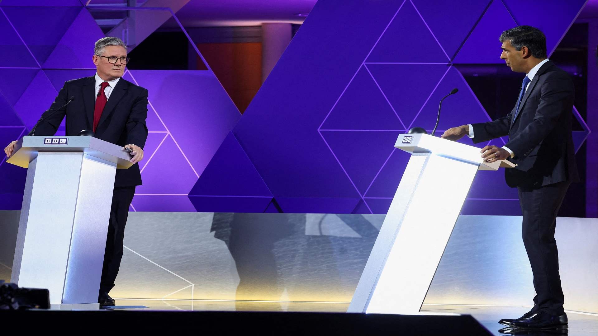 سوناك وستارمر يتواجهان في مناظرة تلفزيونية أخيرة قبل الانتخابات البريطانية