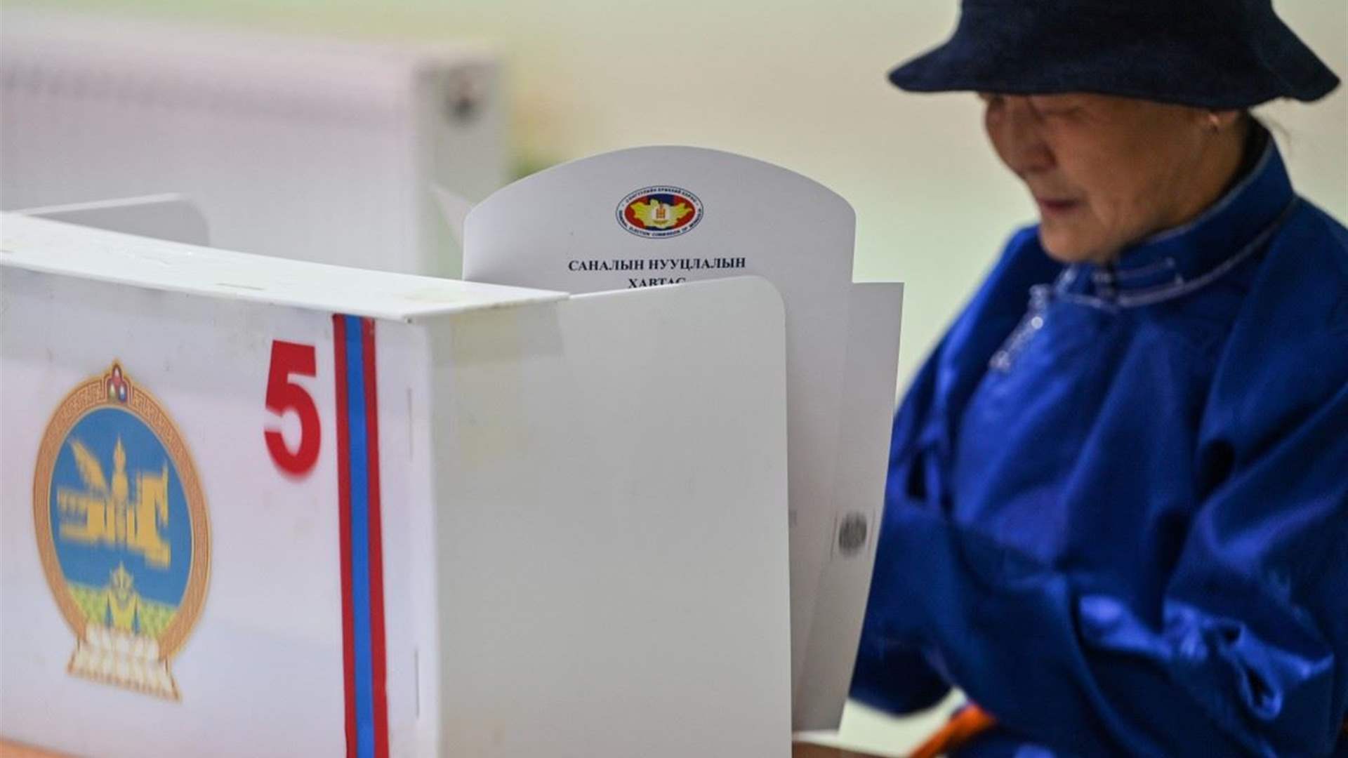 رئيس الوزراء المنغولي يعلن فوزه في انتخابات برلمانية طغى عليها الغضب من الفساد
