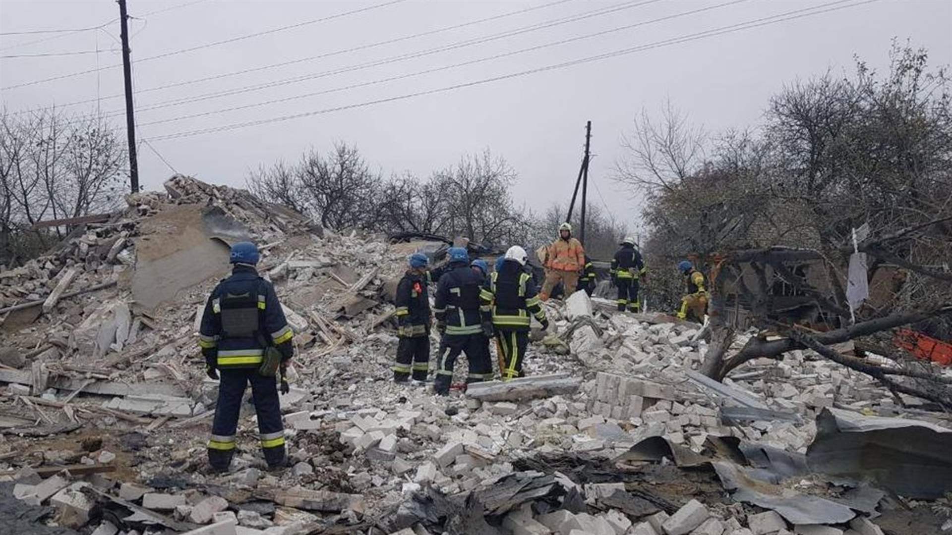 مسؤولون: مقتل 7 في هجوم صاروخي روسي على بلدة أوكرانية