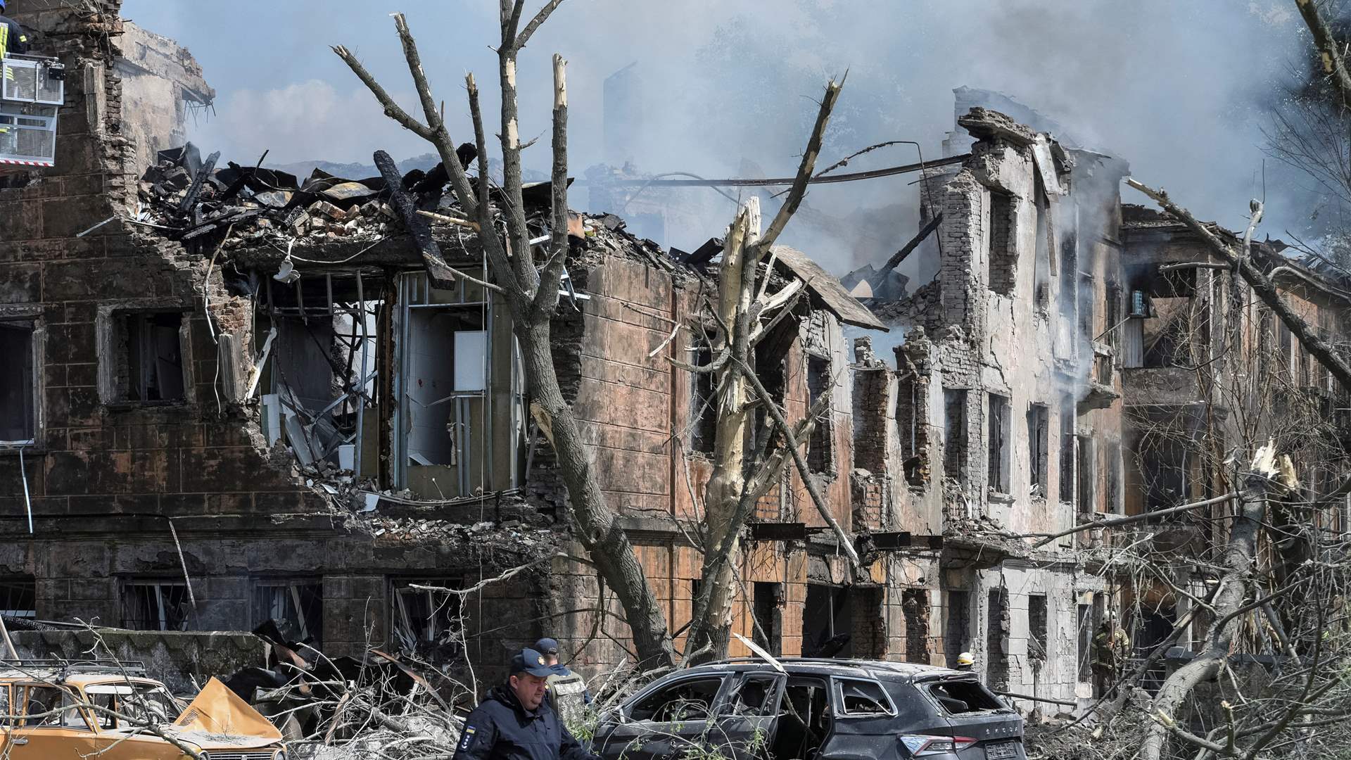 Russian aerial attack kills 3, wounds 18 in Dnipro