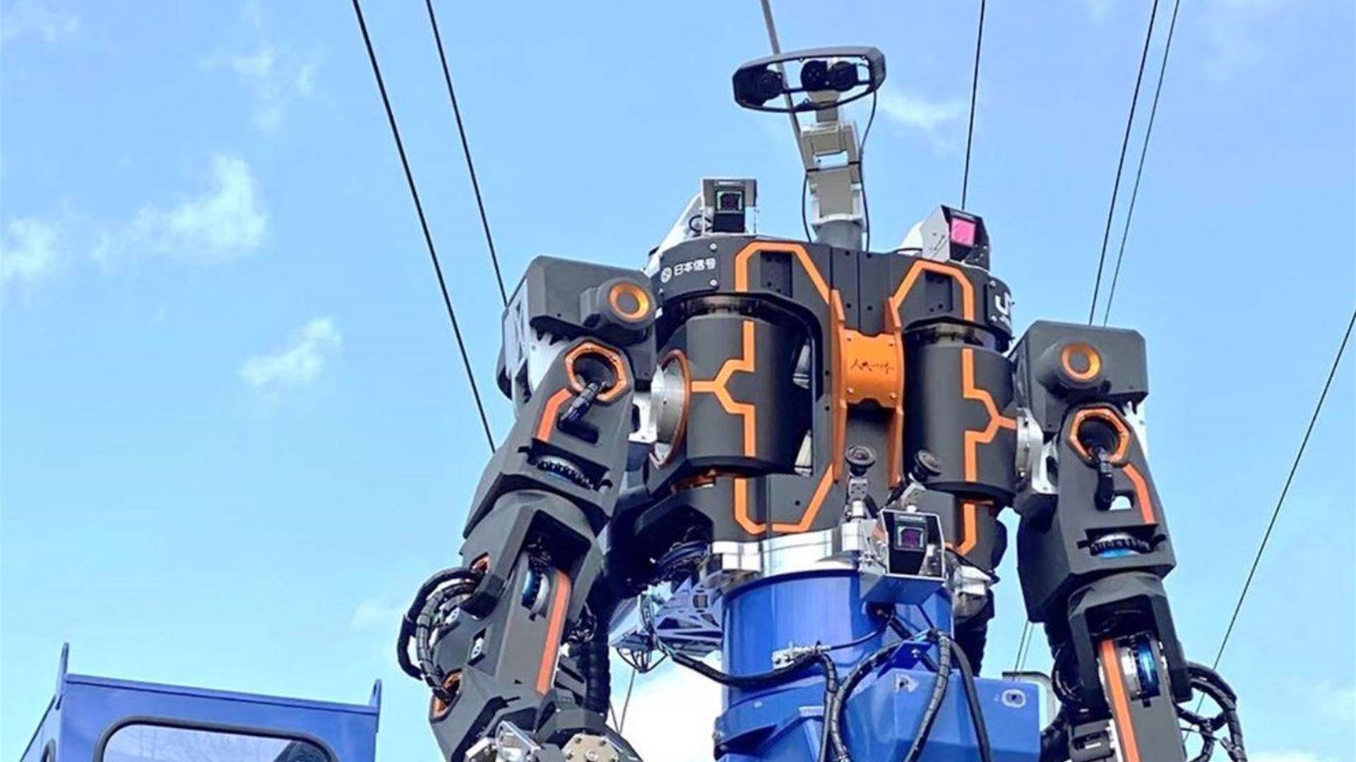 يشبه الشخصيات &quot;الشريرة&quot; من الرسوم المتحركة... روبوت مميز لصيانة السكك الحديد في اليابان