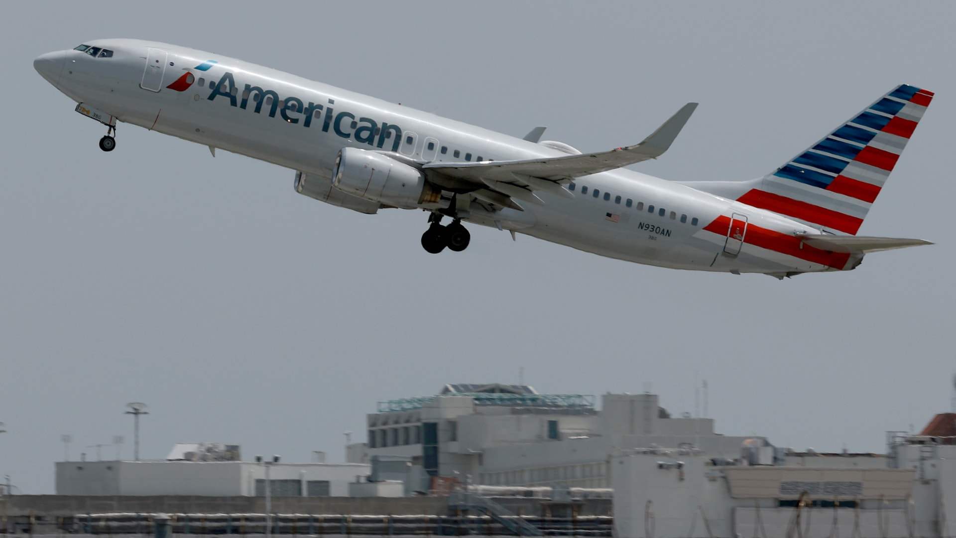 شركات طيران أميركية تلغي أكثر من 1300 رحلة بسبب الإعصار بيريل