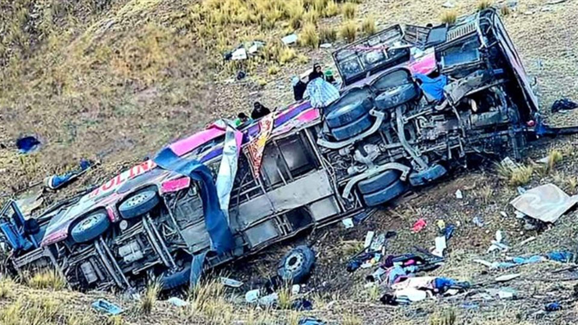 21 قتيلا على الأقل في البيرو بعد سقوط حافلة في واد
