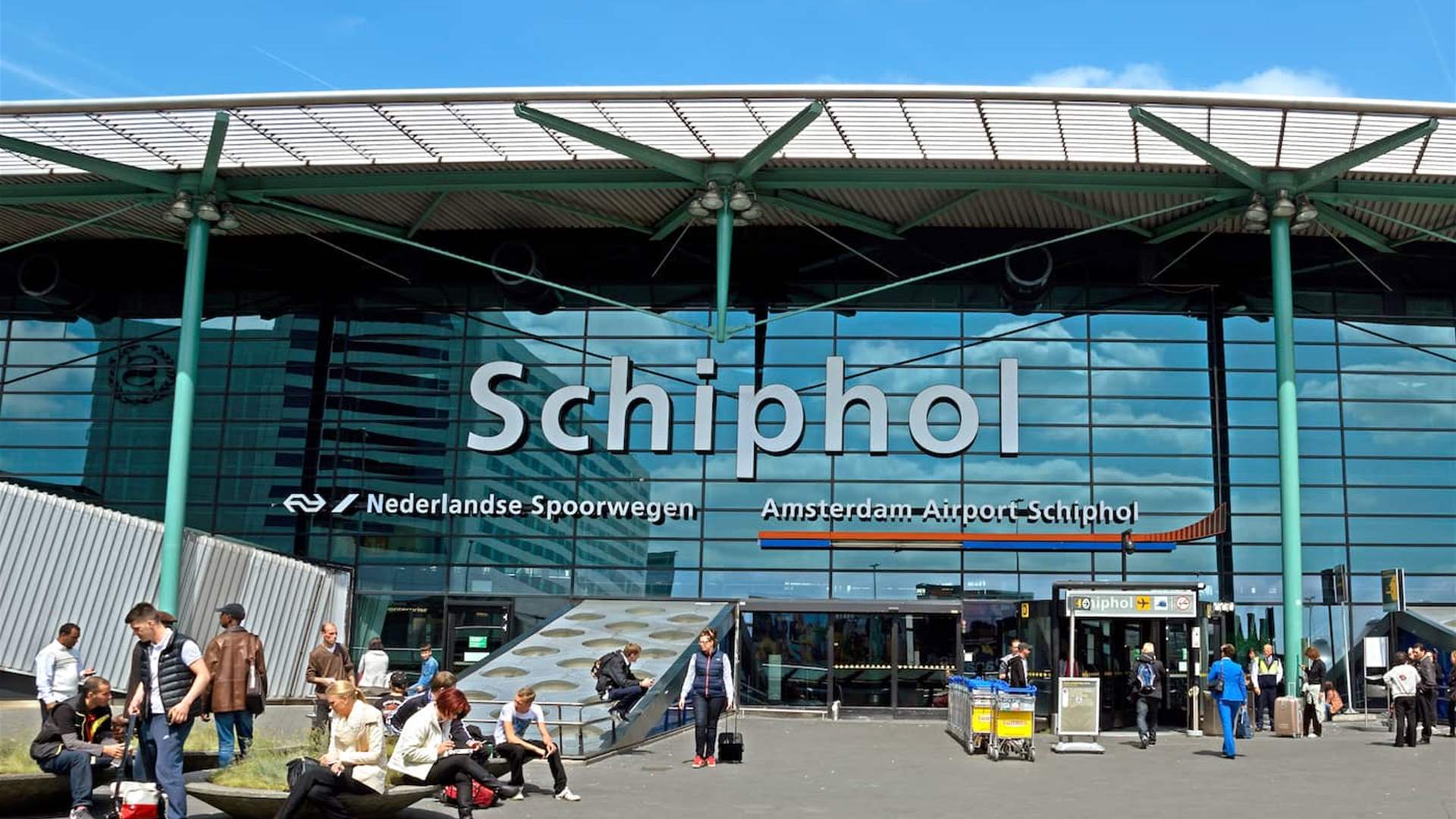 Amsterdam&#39;s Schiphol airport says hit by global IT outage