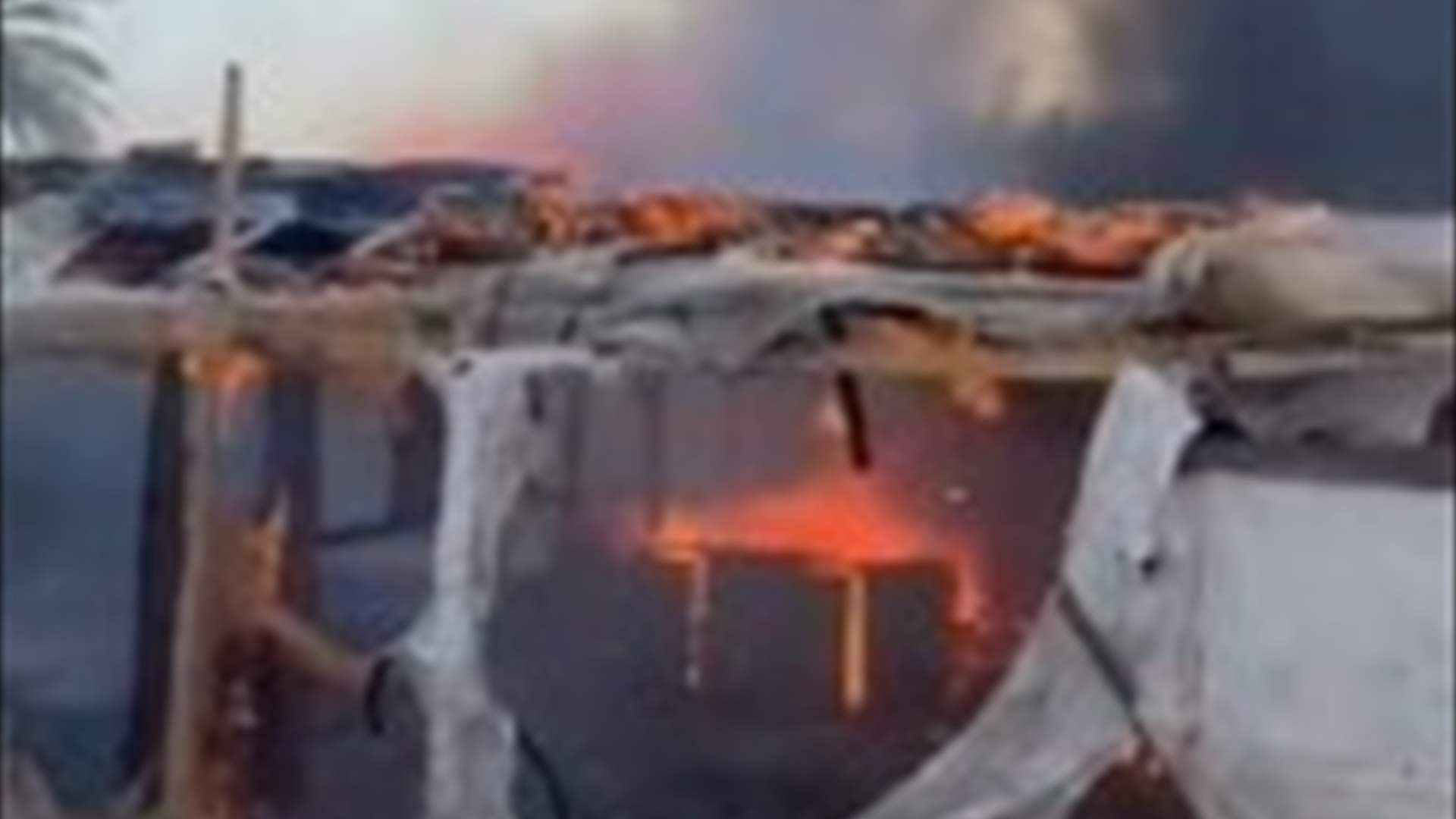 حريق يلتهم خيمًا في مخيم للنازحين السوريين في بحنين - المنية