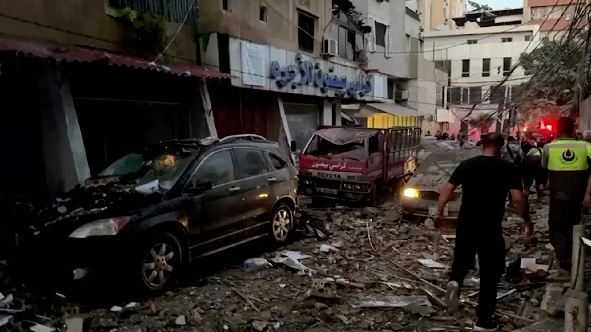 Rubble removal operations continue in Beirut&#39;s suburbs after Israeli strike, death toll reaches six