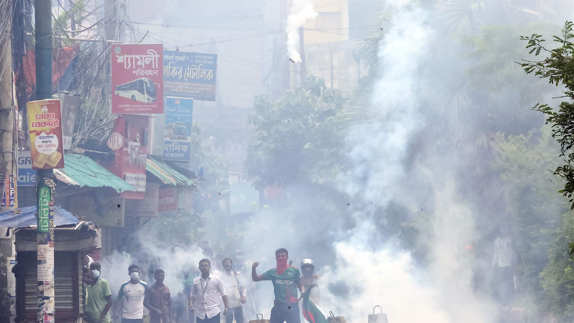 Bangladesh PM has left Dhaka palace for &#39;safer place&#39;