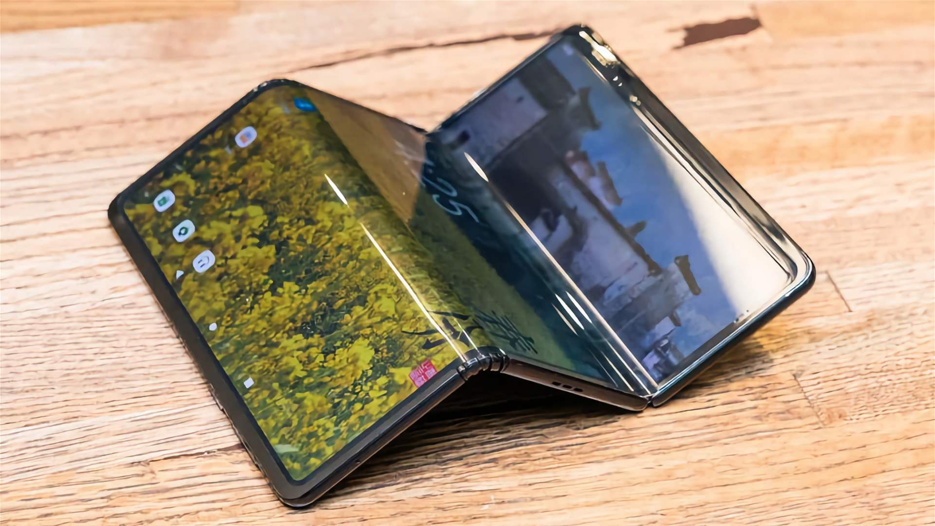 China&#39;s Huawei unveils triple-folding phone