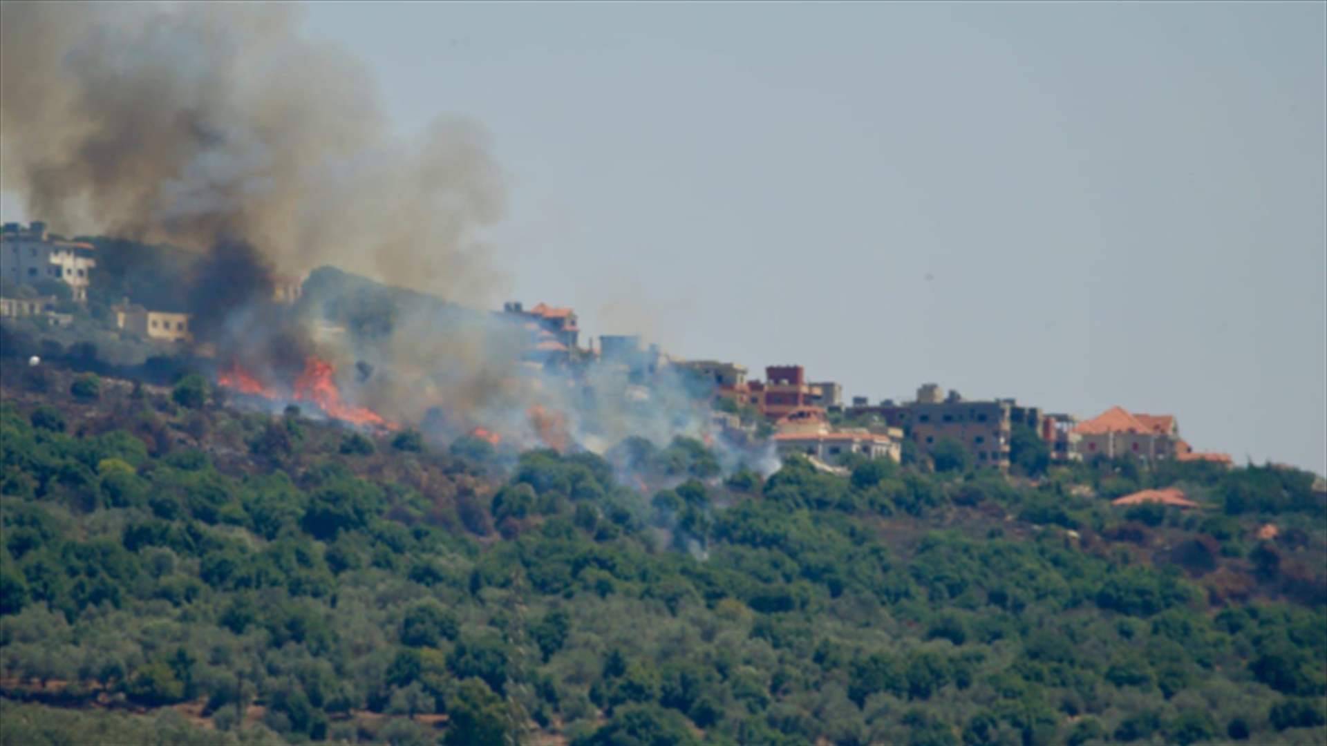 تصعيد مفتوح على الجبهة الجنوبية... لبنان يلتزم قواعد الاشتباك ومساعي تهدئة في جعبة لودريان (الأنباء الالكترونية)