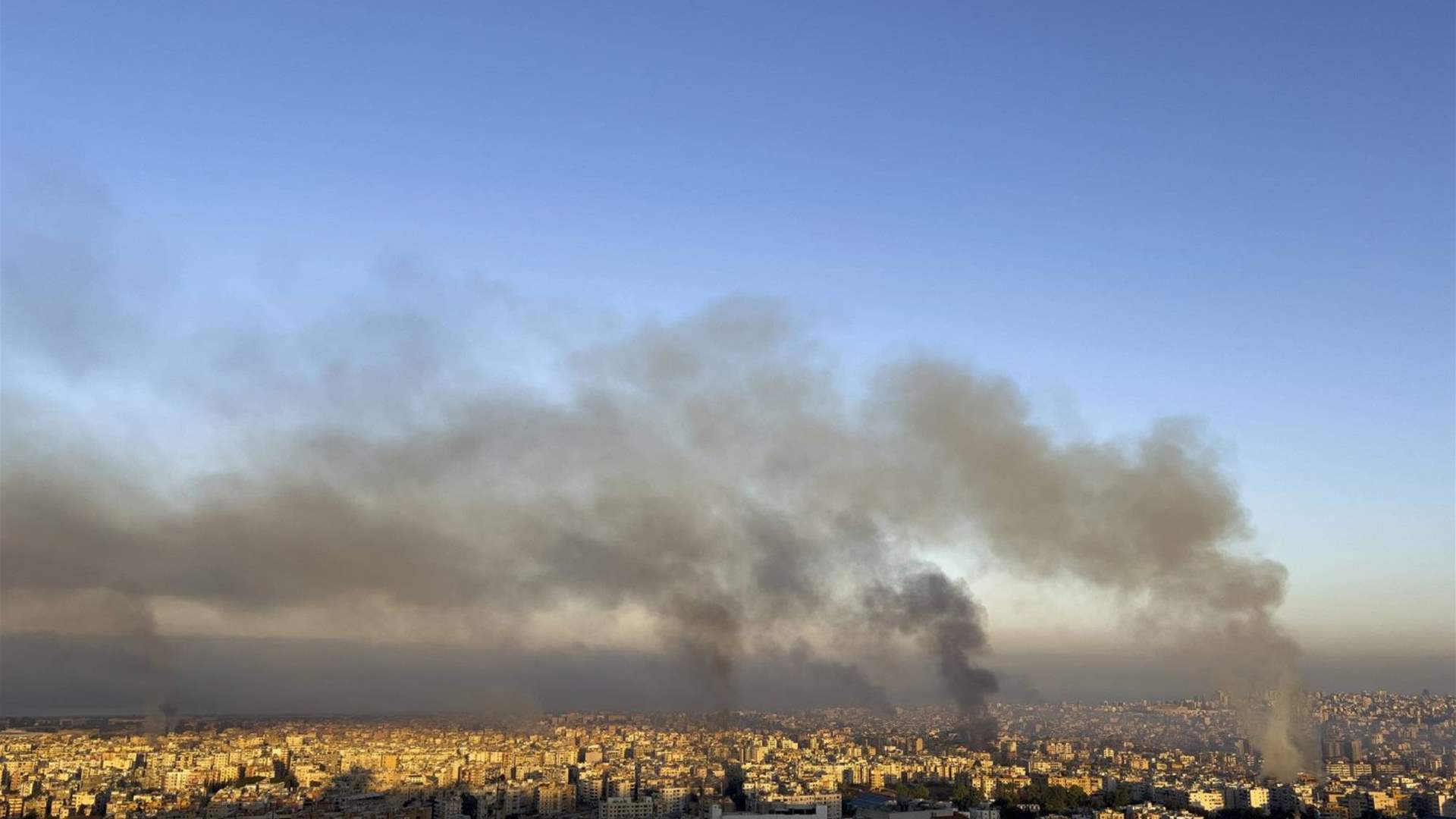 Israeli army launches two airstrikes near Al-Zahraa Hospital and Al-Jandoulin roundabout in Beirut&#39;s suburbs (Video)