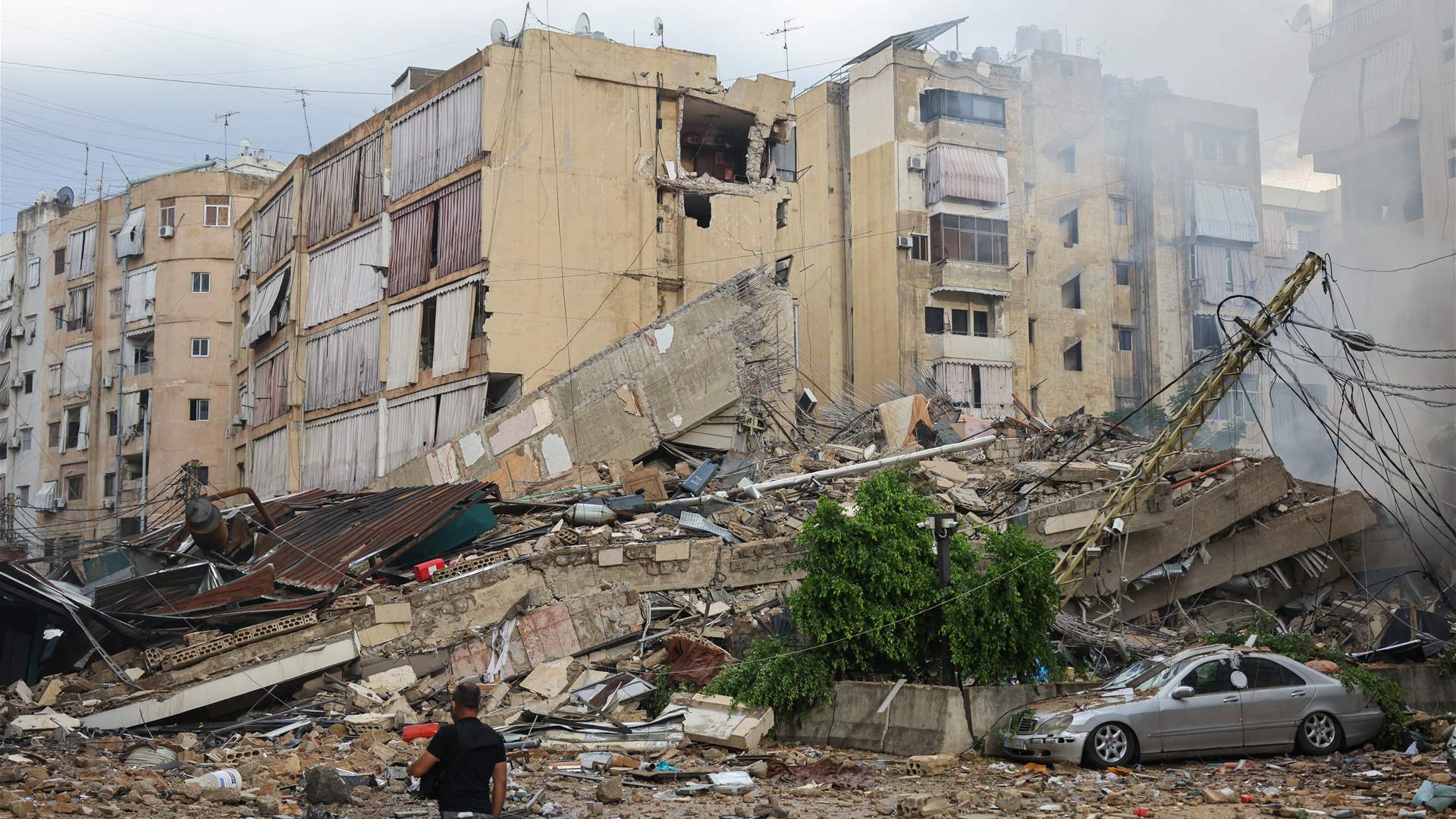 Israel airstrikes hit Beirut&#39;s southern suburbs, affecting Civil Defense operations