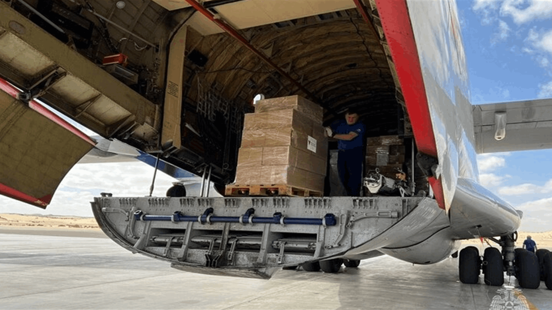 Colombian military aircraft delivers medical supplies to Lebanon