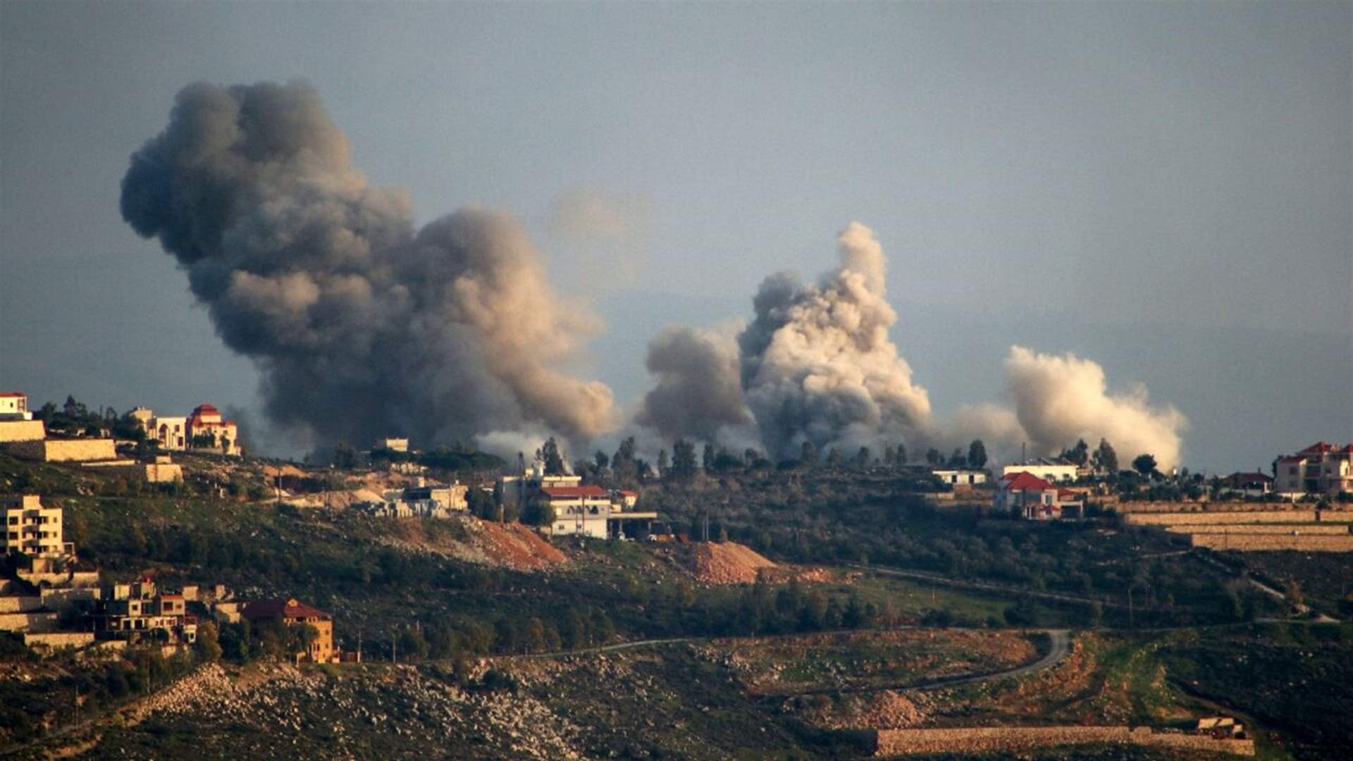 Heavy shelling in Arnoun as loud explosions heard across Nabatieh from attacks on Khiam and Kfarkela, south Lebanon