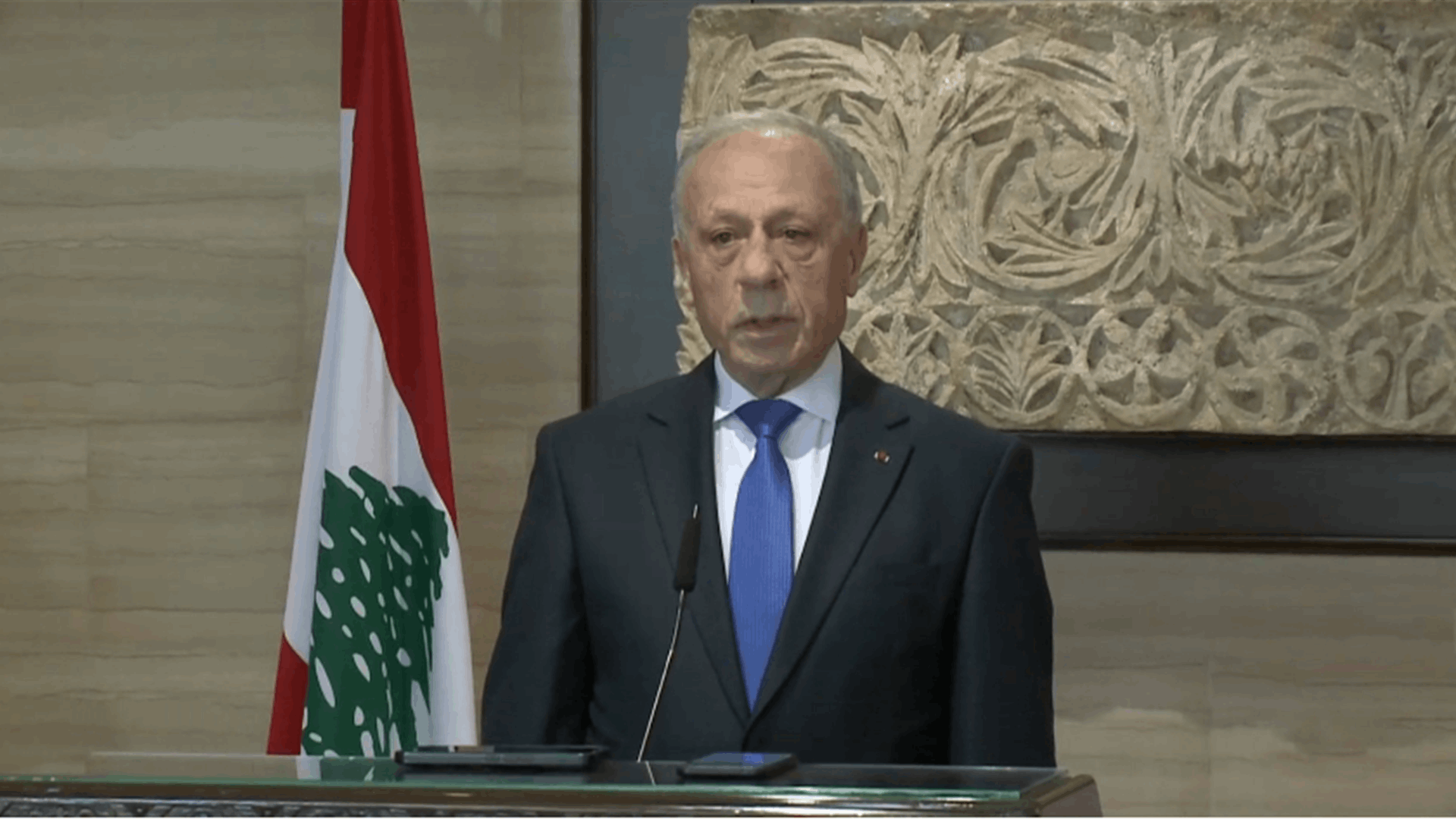 Lebanon&#39;s Defense Minister meets Berri: Current situation calls for national unity; we have complete confidence in our army