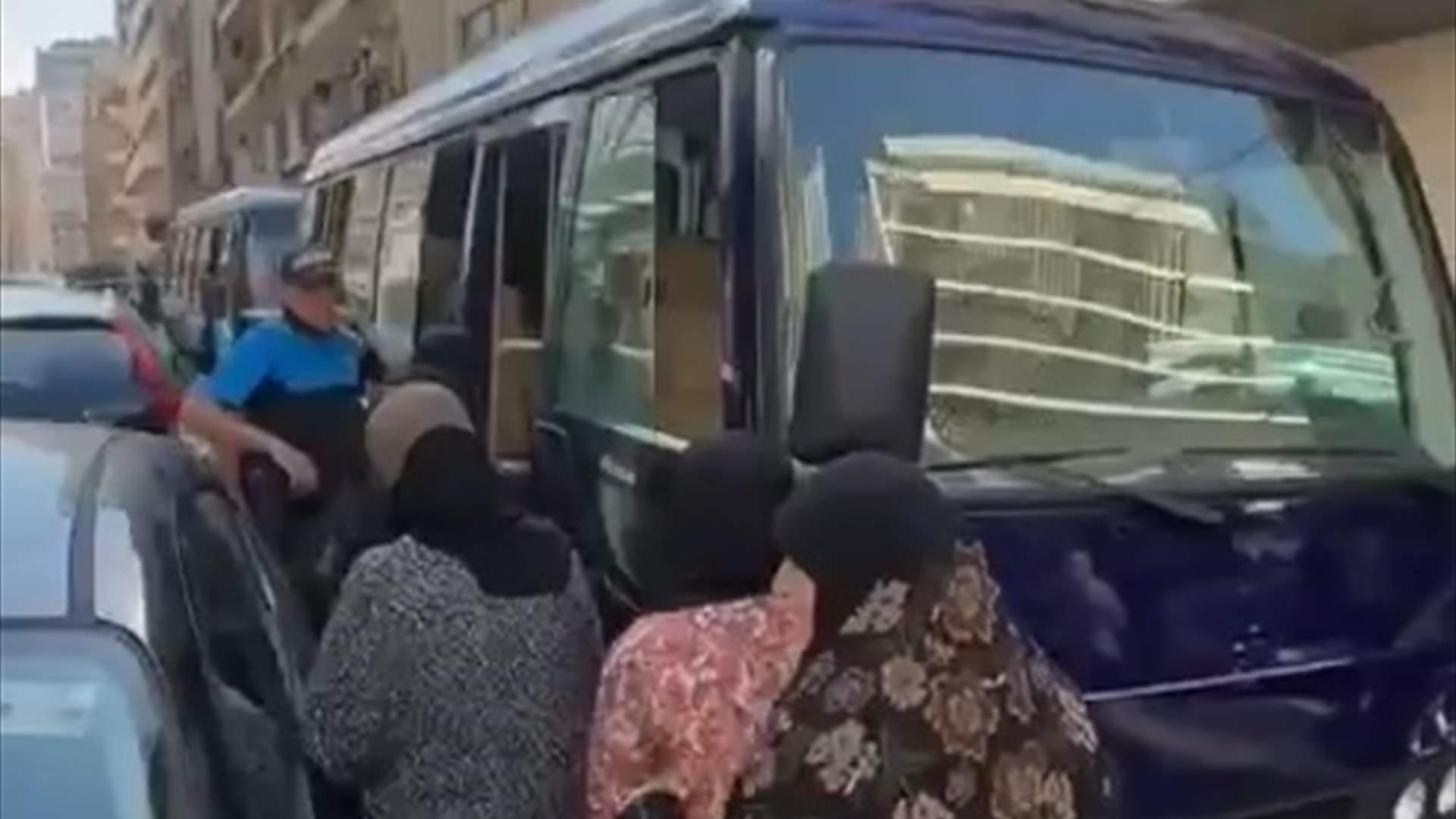 Evacuations of buildings in Hamra, Beirut occupied by displaced people, relocation in north Lebanon (Video)