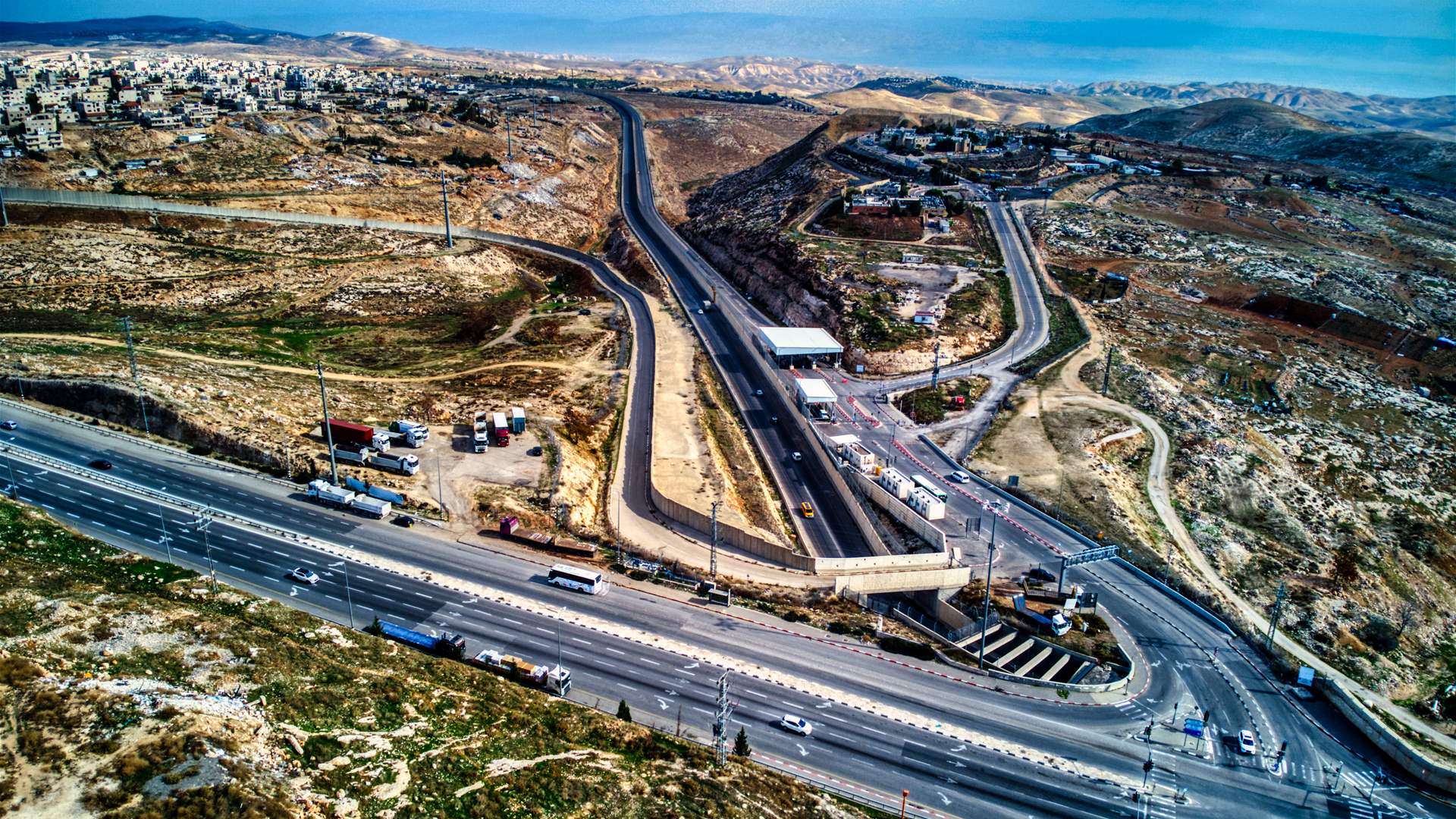 Major roads in northern Israel closed amid fears of infiltration, Israeli media reports