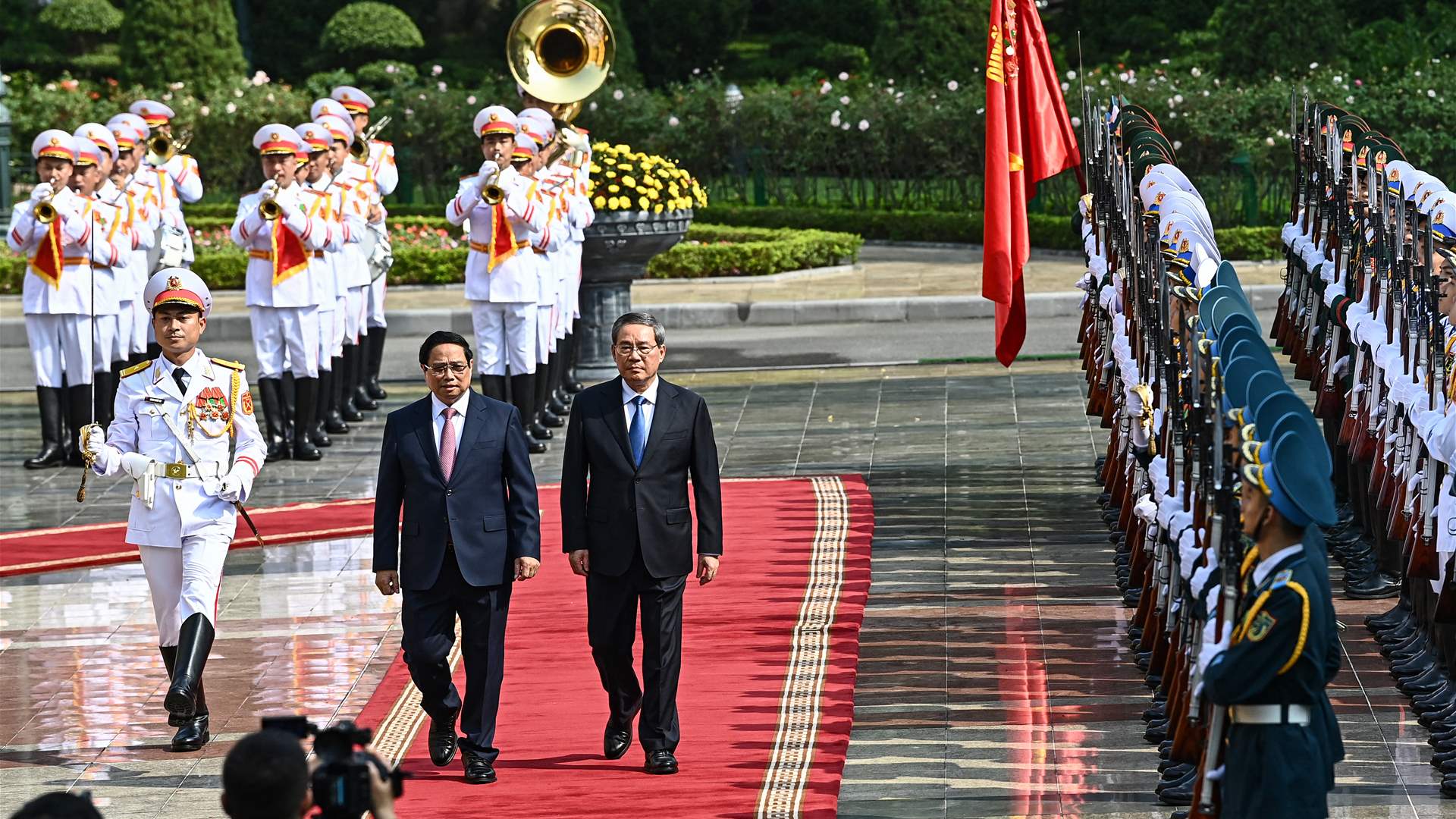 Chinese premier in Hanoi agrees to boost ties with Vietnam