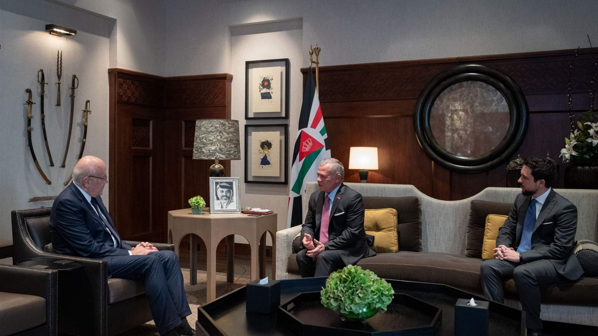 Jordan&#39;s King Abdullah meets Lebanon&#39;s PM Mikati, affirms efforts to halt Israel&#39;s war on Lebanon