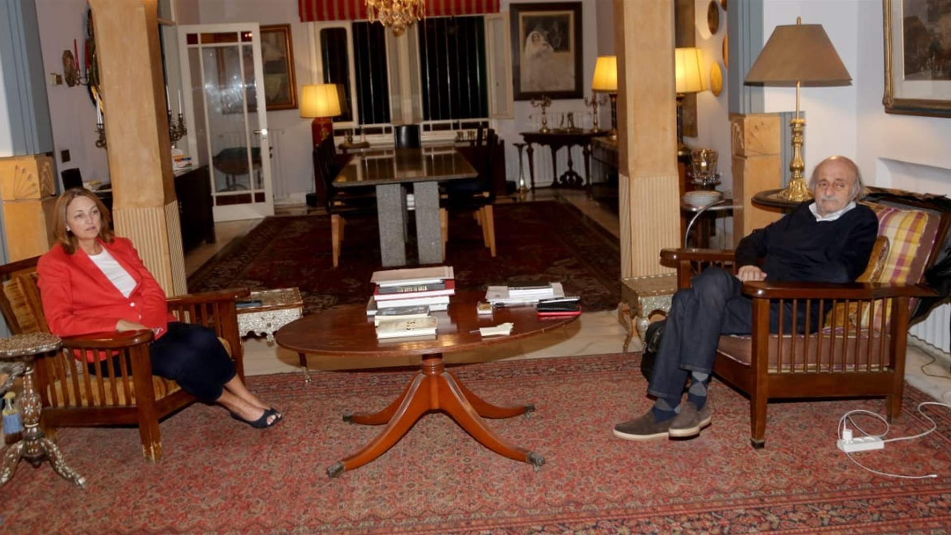 Walid Jumblatt meets US Ambassador Lisa Johnson in Clemenceau to discuss recent developments