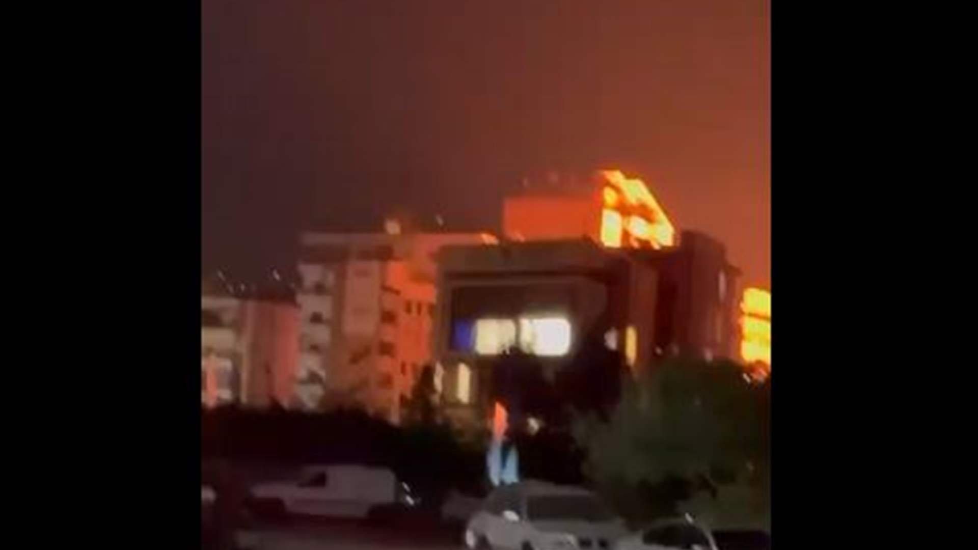 Building collapses in Chiyah in Beirut&#39;s southern suburbs due to Israeli strike (Video)