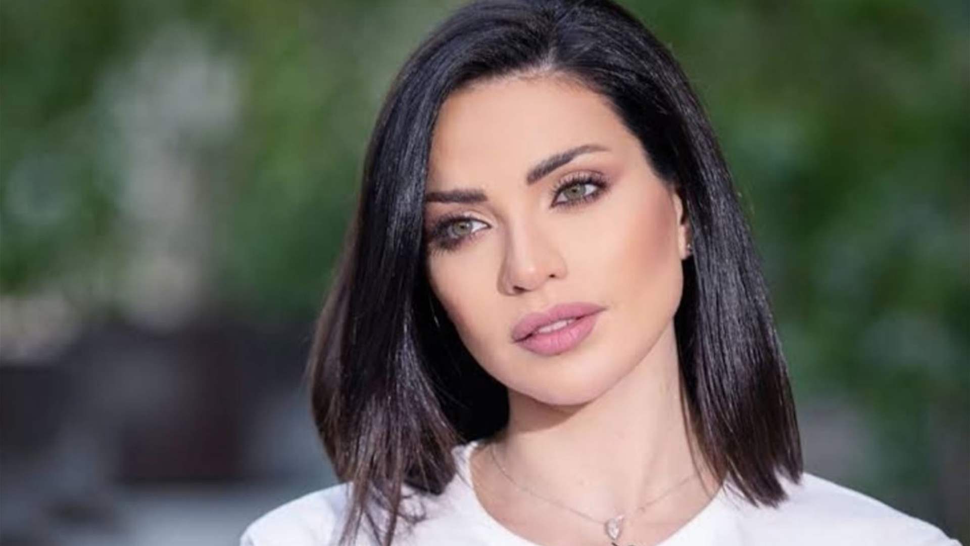 داليدا خليل من داخل كنيسة القديسة مريم في دبي... شموع تأمل وصلاة من القلب 