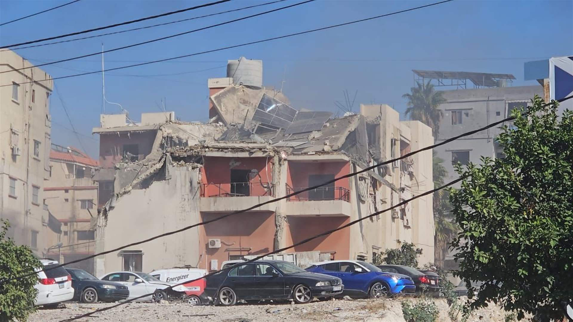 Israeli airstrike on apartment in Sidon&#39;s Haret Saida kills two (Video)