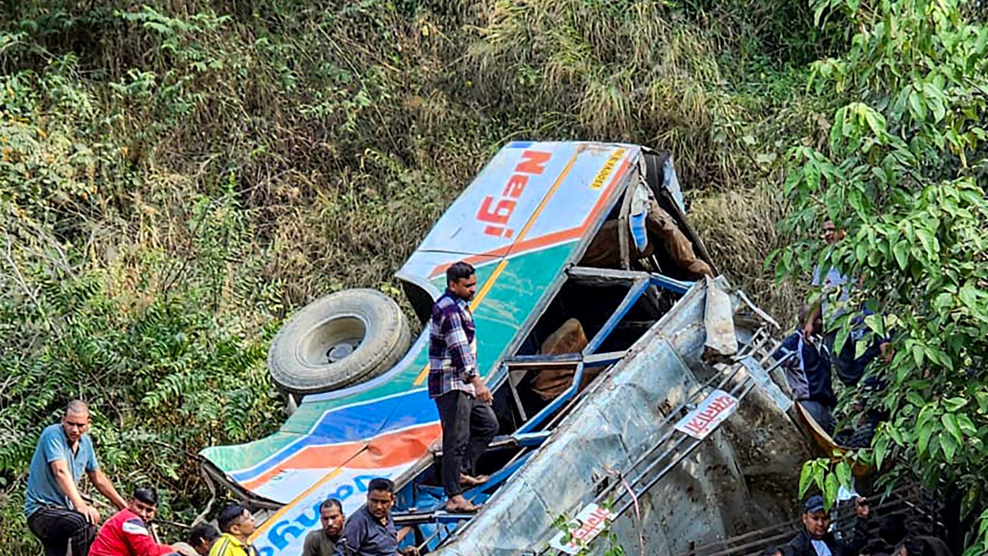 36 dead in bus crash in Indian Himalayas