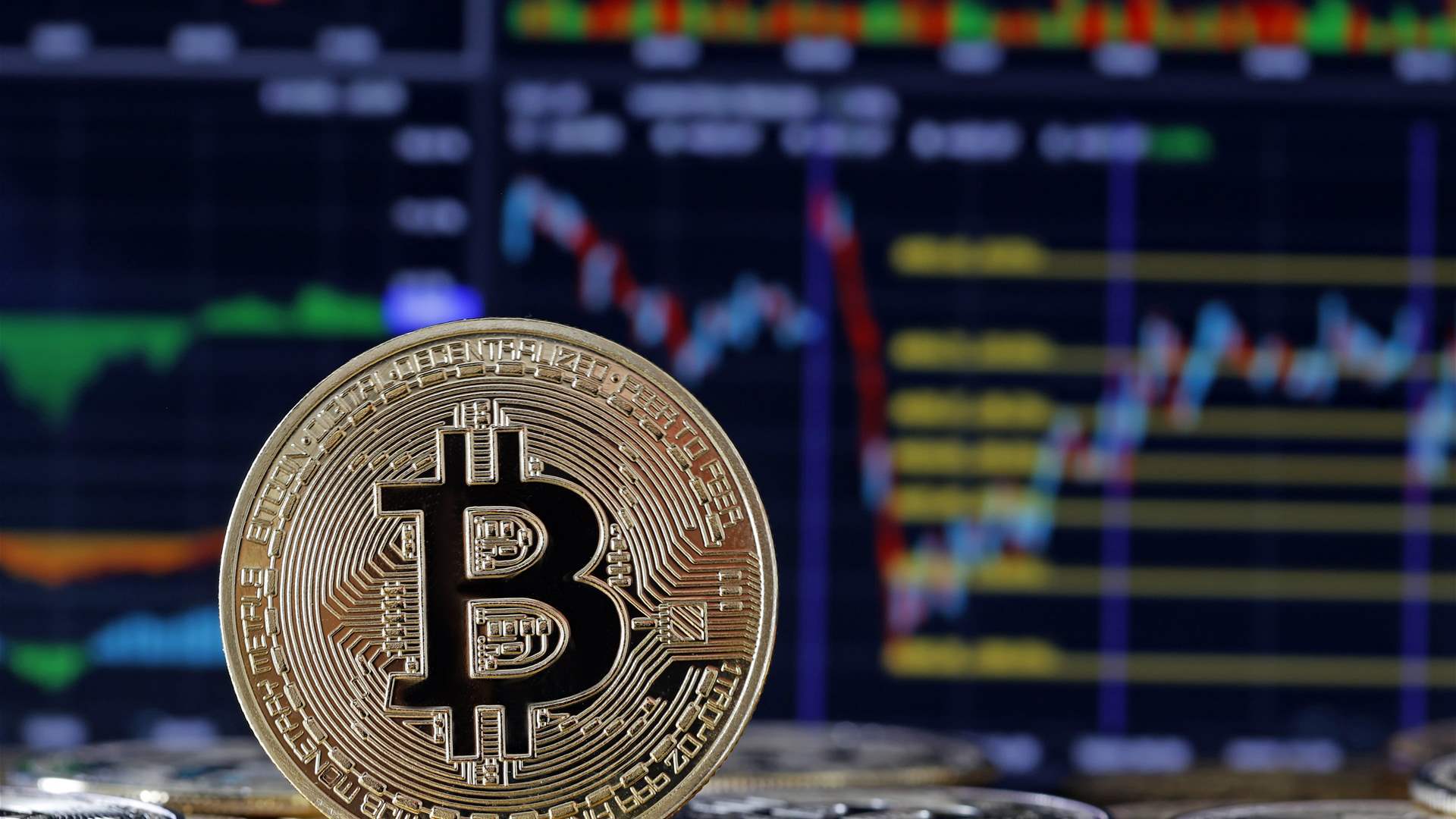 سعر البتكوين يسجل رقما قياسيا يفوق 75 ألف دولار