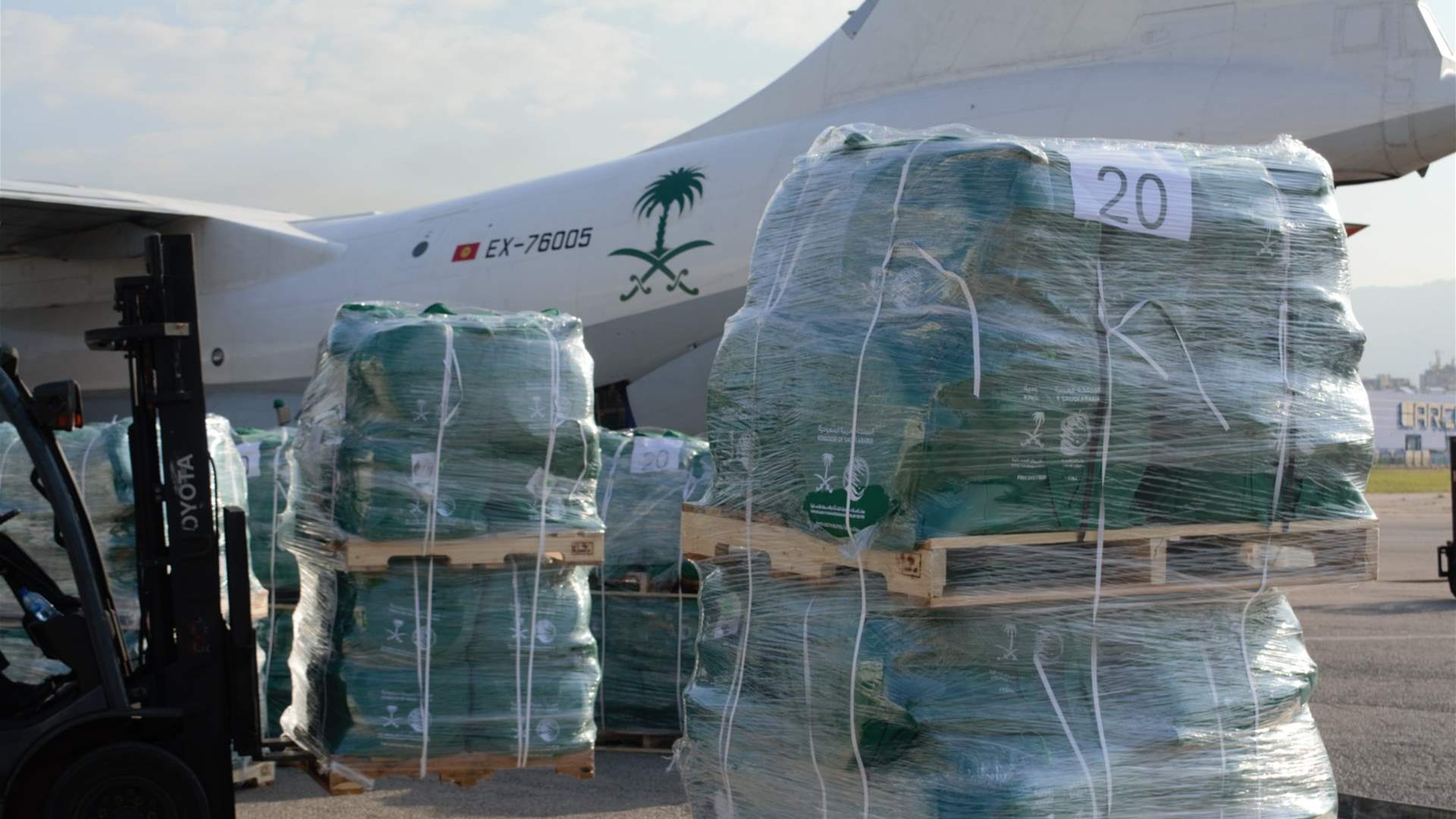 20th Saudi relief plane arrives to Beirut&#39;s airport with food and shelter supplies