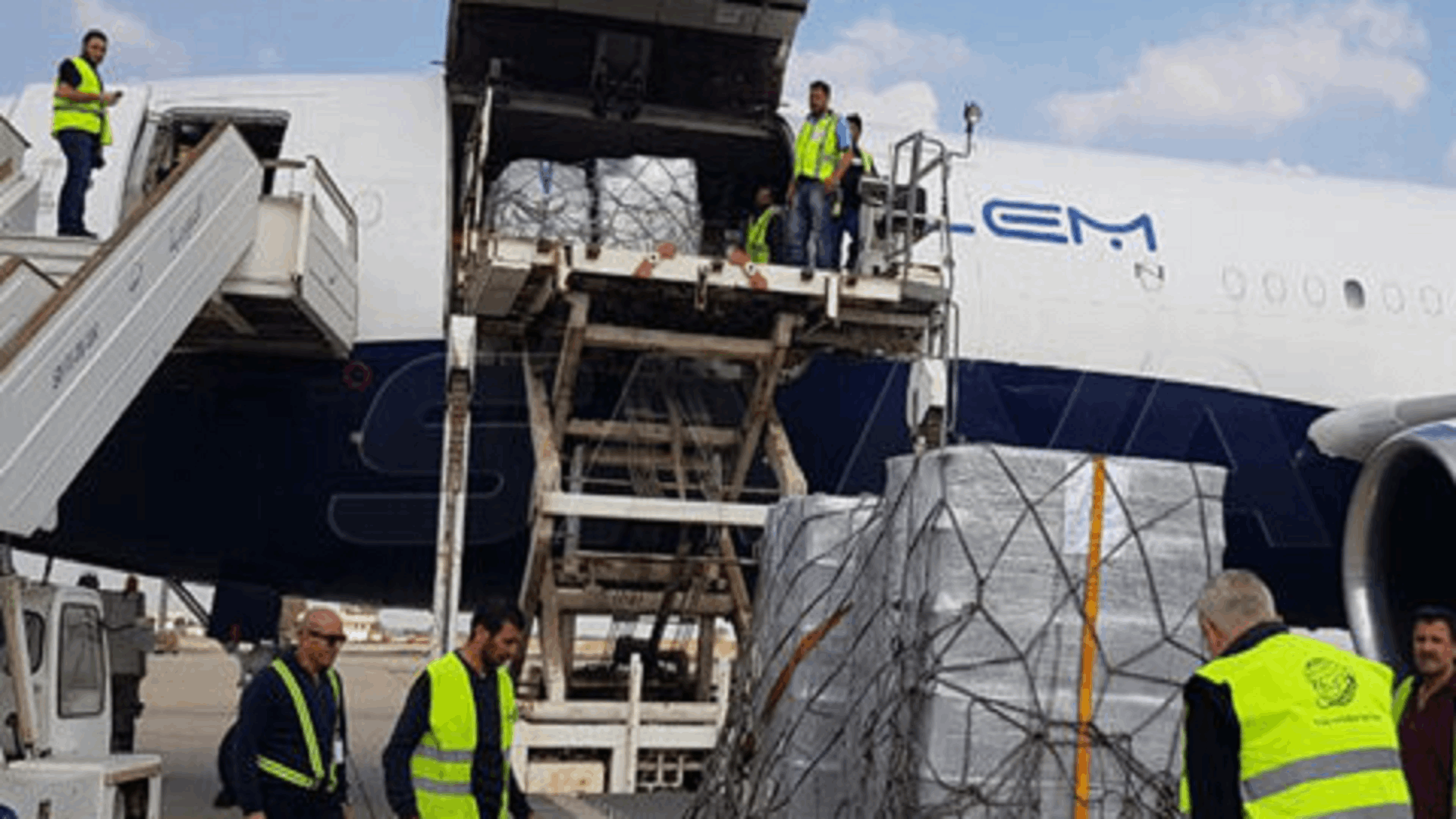 UAE delivers aid to Lebanese who fled to Syria