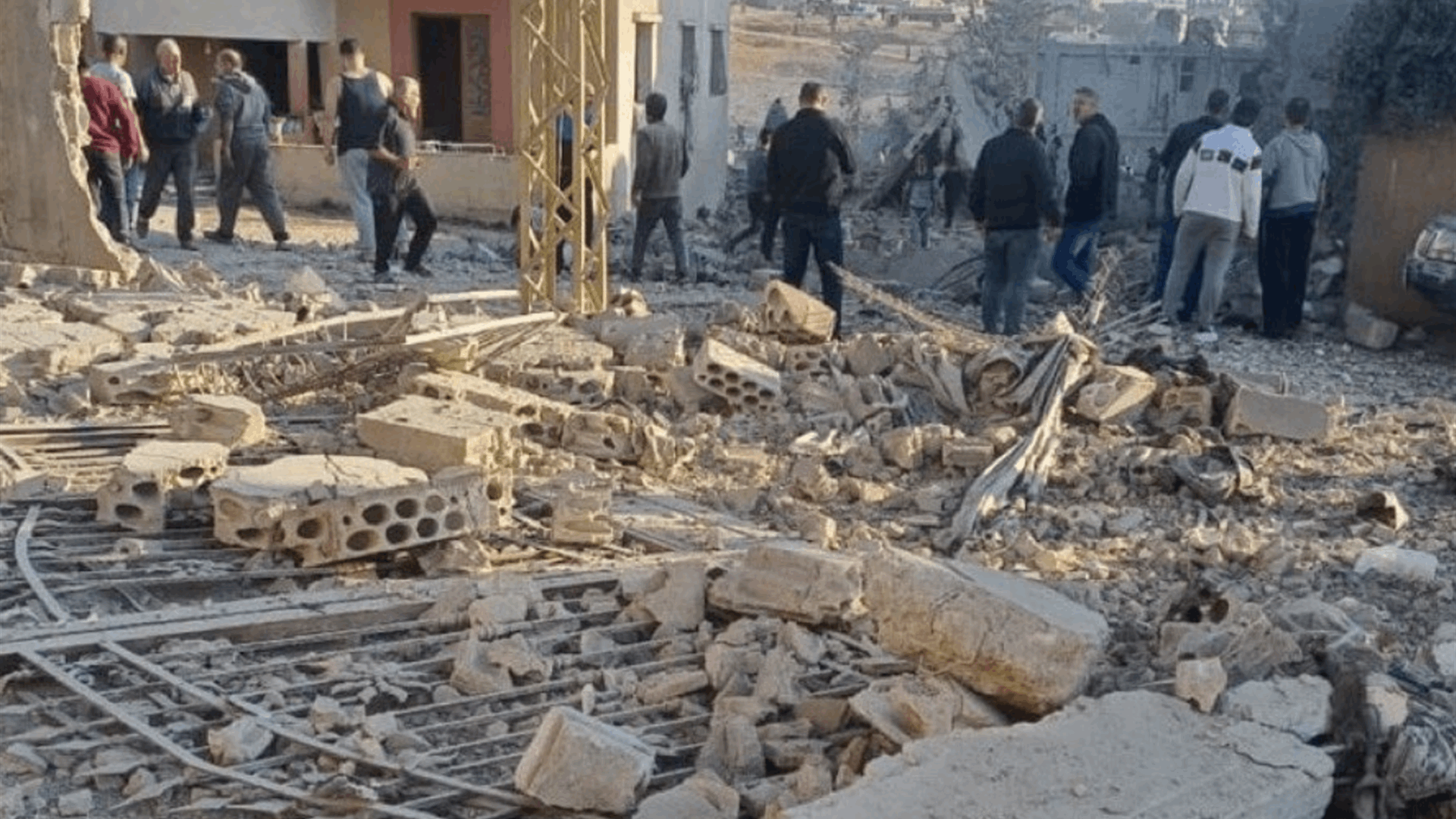 Initial toll from Israeli strike on Al-Shaab neighborhood in Baalbek results in three killed