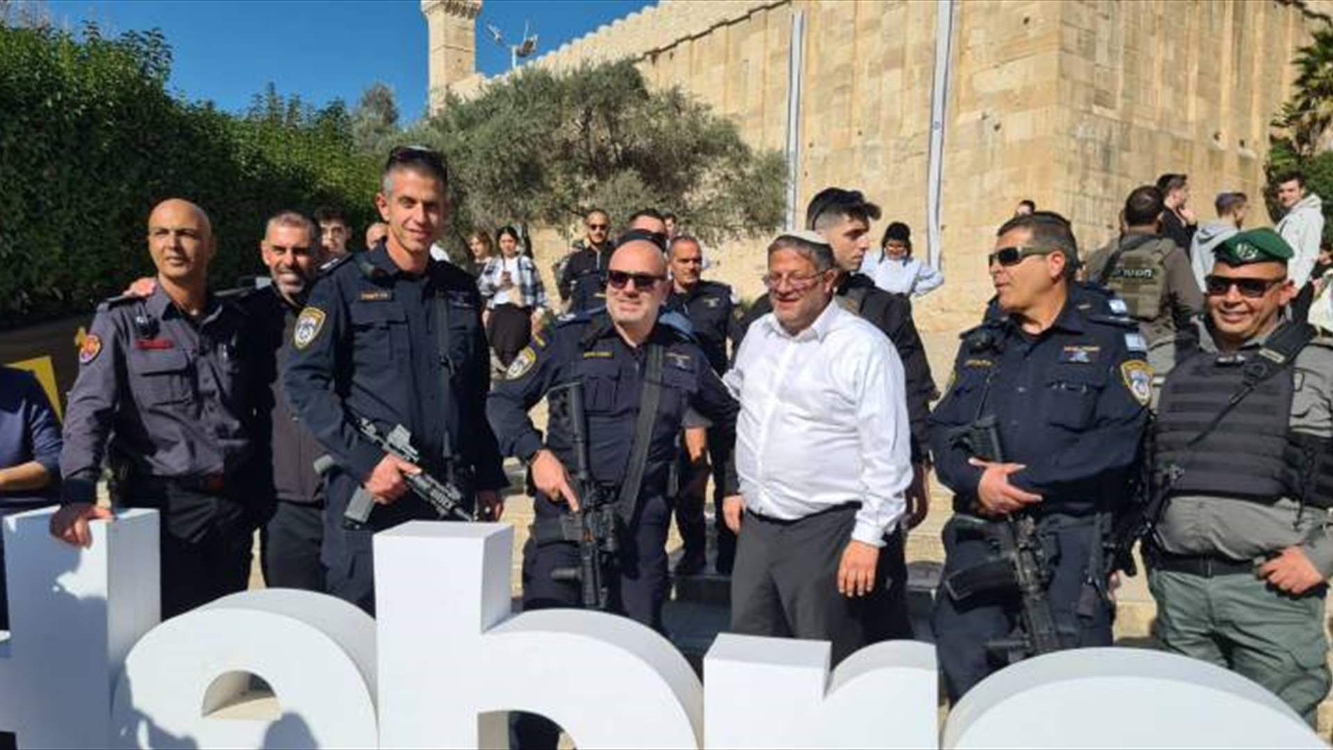 Israeli far-right minister Ben Gvir storms Ibrahimi Mosque in West Bank