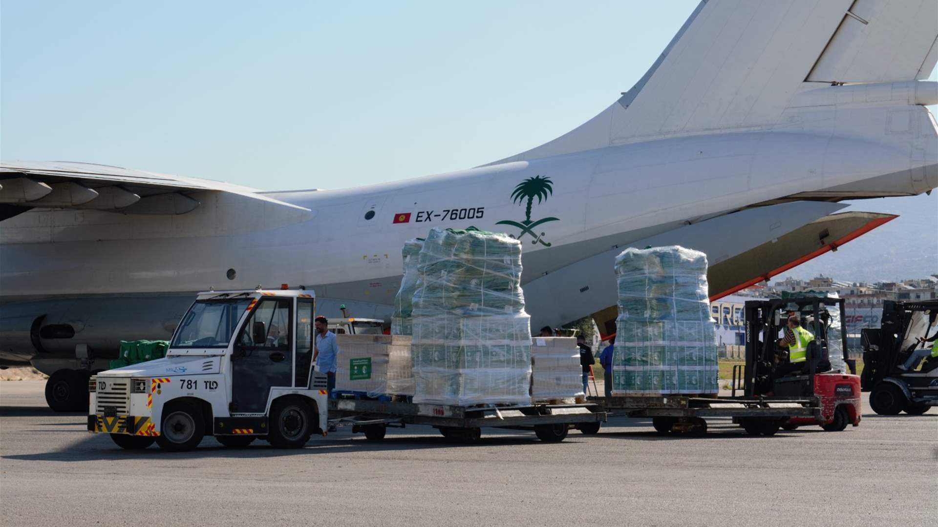 25th Saudi relief plane arrives at Beirut Airport