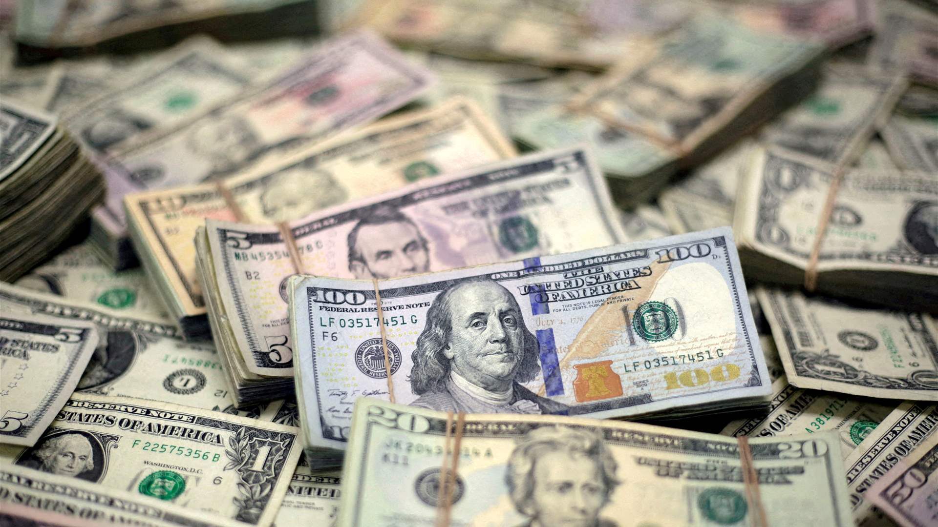 Dollar edges higher on rate uncertainty, tariff threats