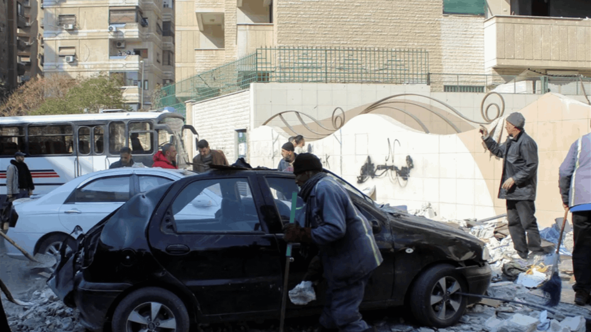 مصدر أمنيّ لرويترز: غارة إسرائيلية على سيارة قرب دمشق تقتل مسؤول إتصال &quot;حزب الله&quot; مع الجيش السوريّ