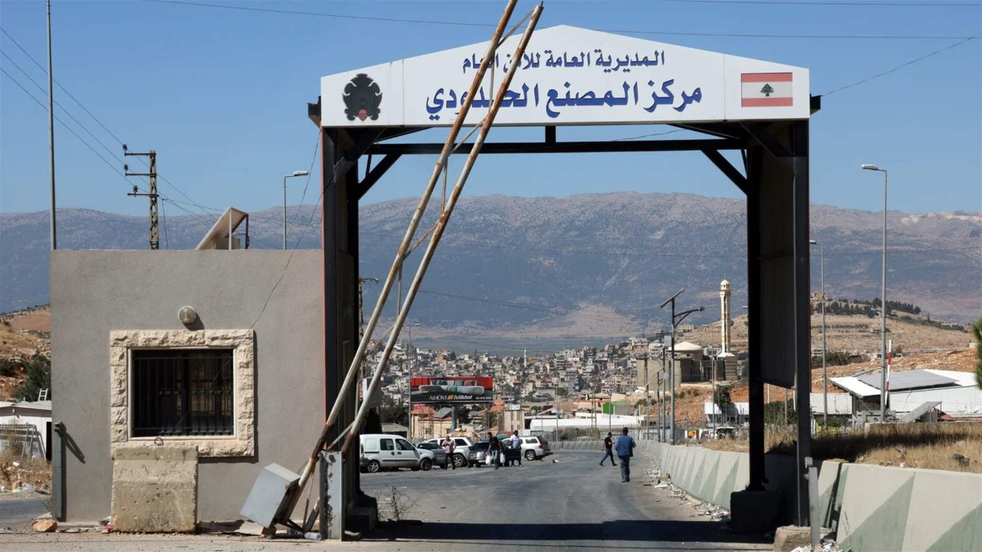 Sources tell LBCI: 1,422 Syrians enter Lebanon, 881 leave at Masnaa border crossing