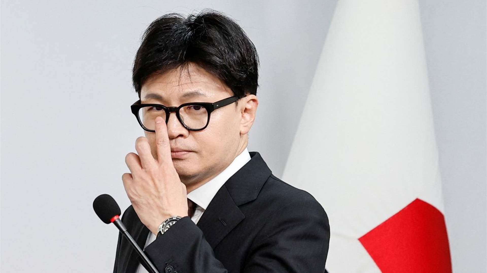 Leader of South Korea&#39;s ruling party says he is stepping down