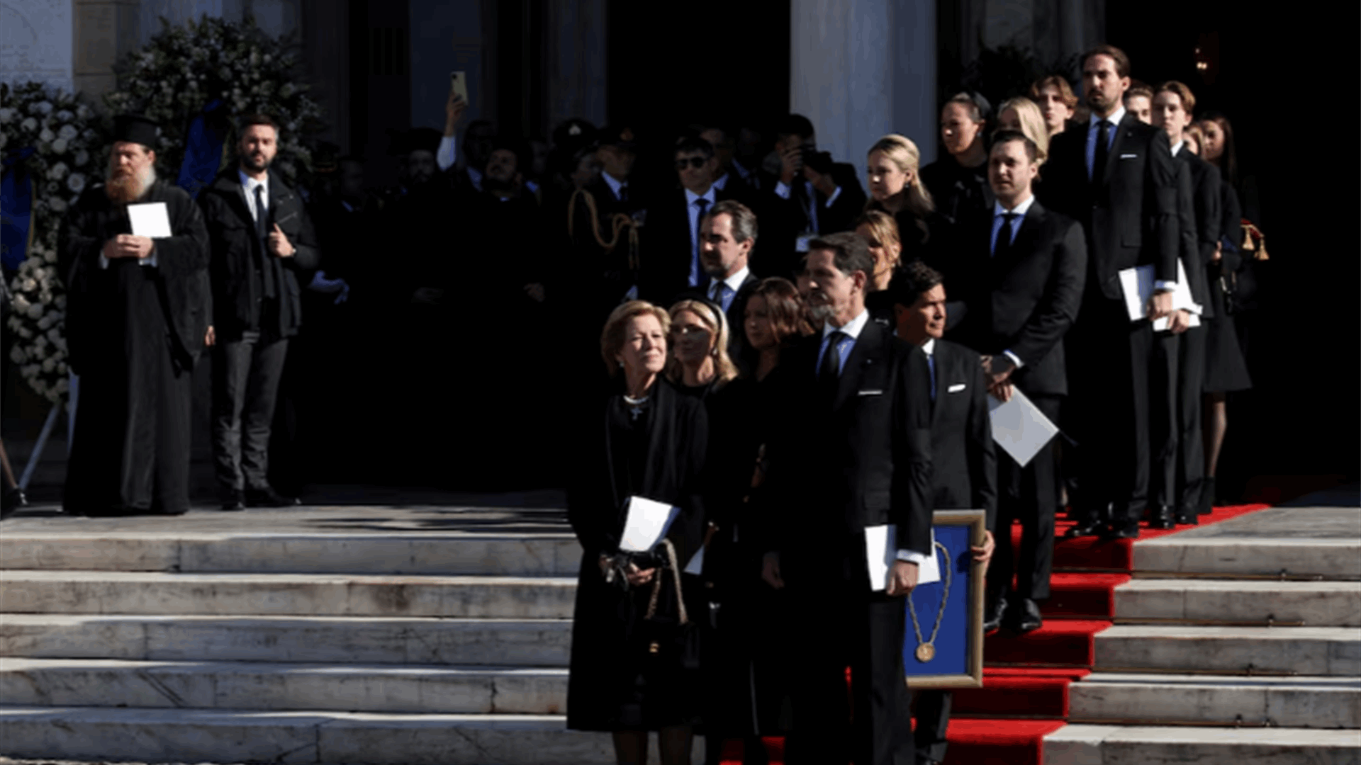 Greece&#39;s former royal family regains citizenship, surname De Gr&eacute;ce