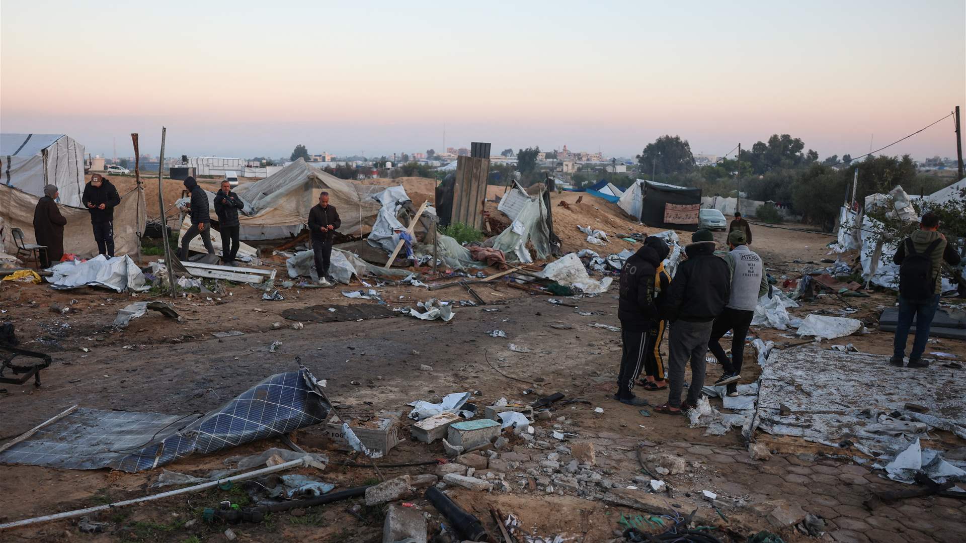 استشهاد 11 فلسطينيا بينهم قائد شرطة حماس ونائبه بغارة إسرائيلية جنوب غزة 