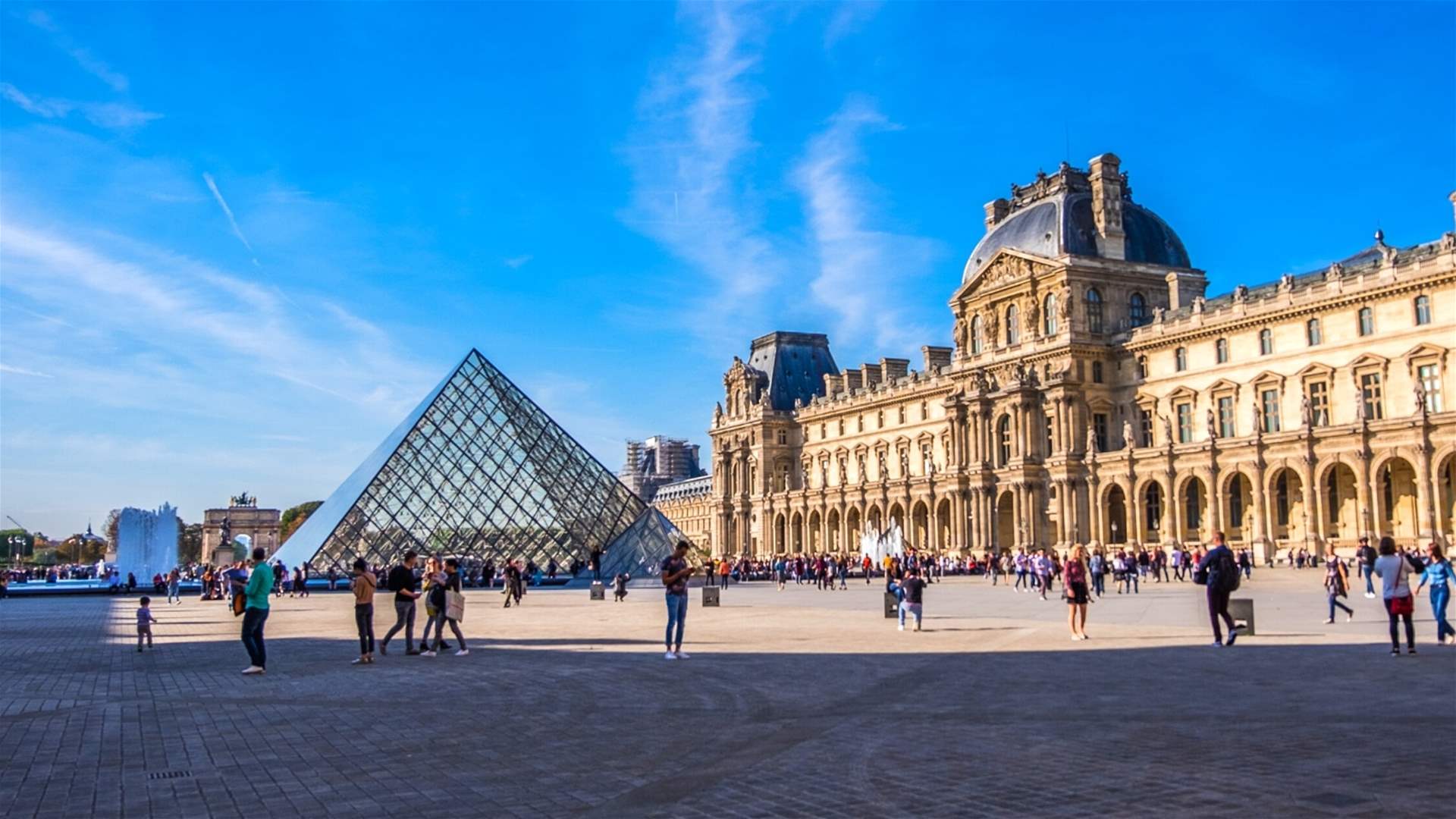 In a &#39;dire&#39; state: Paris&#39; Louvre museum cries for help